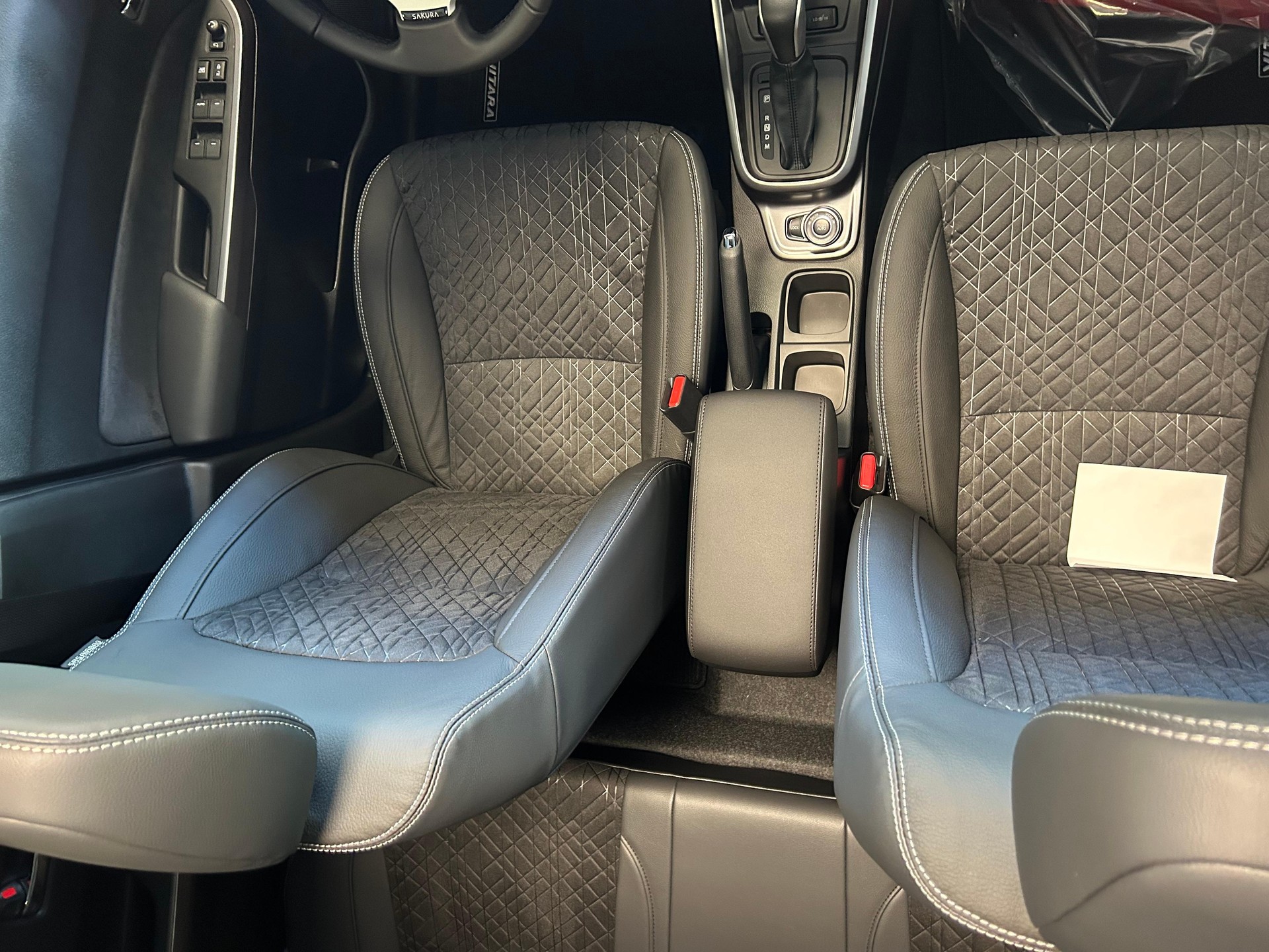 SUZUKI Vitara 1.4 T Sakura Top Hybrid 4x4-showroom-element-1