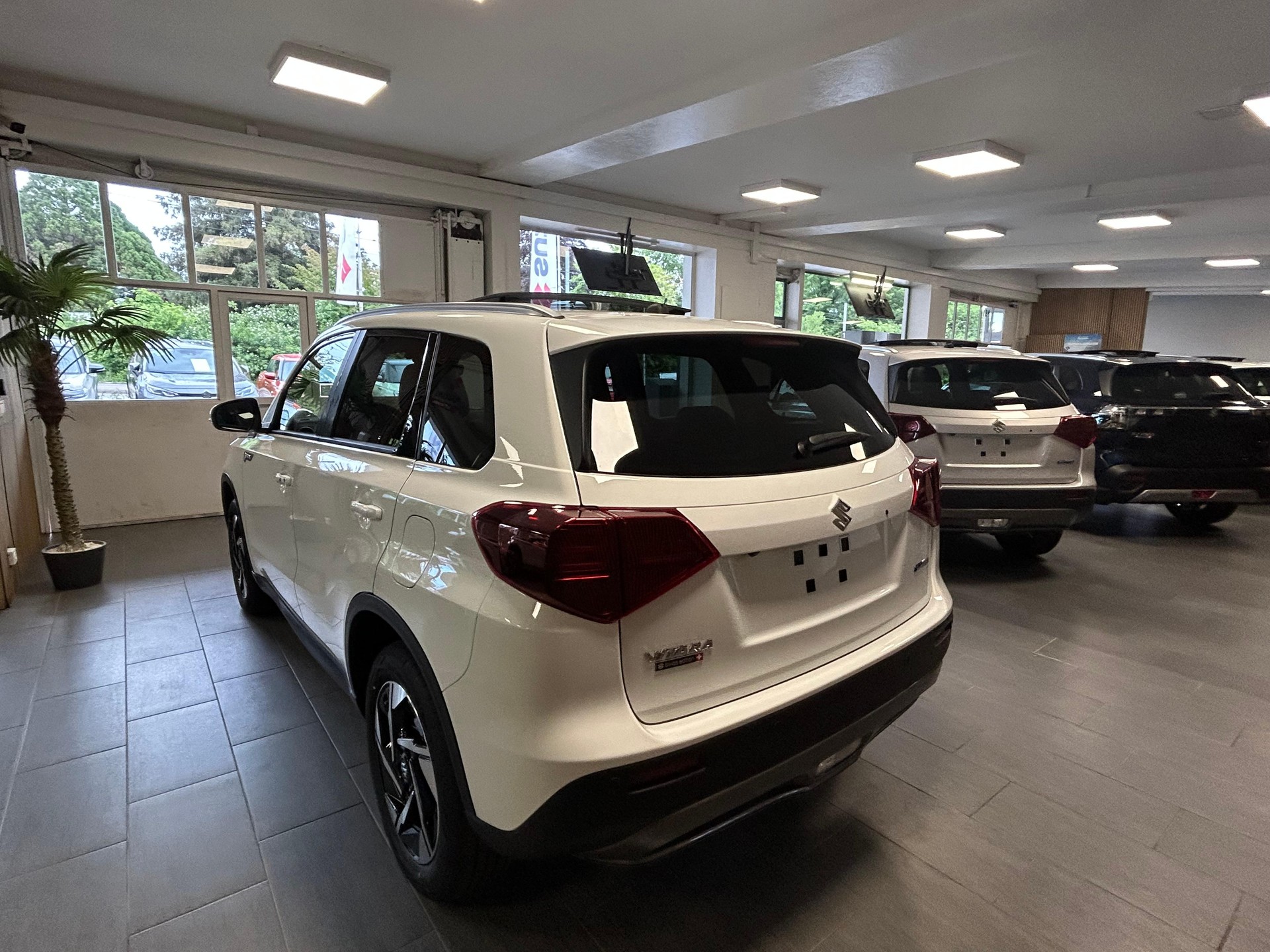 SUZUKI Vitara 1.4 T Sakura Top Hybrid 4x4-image-5