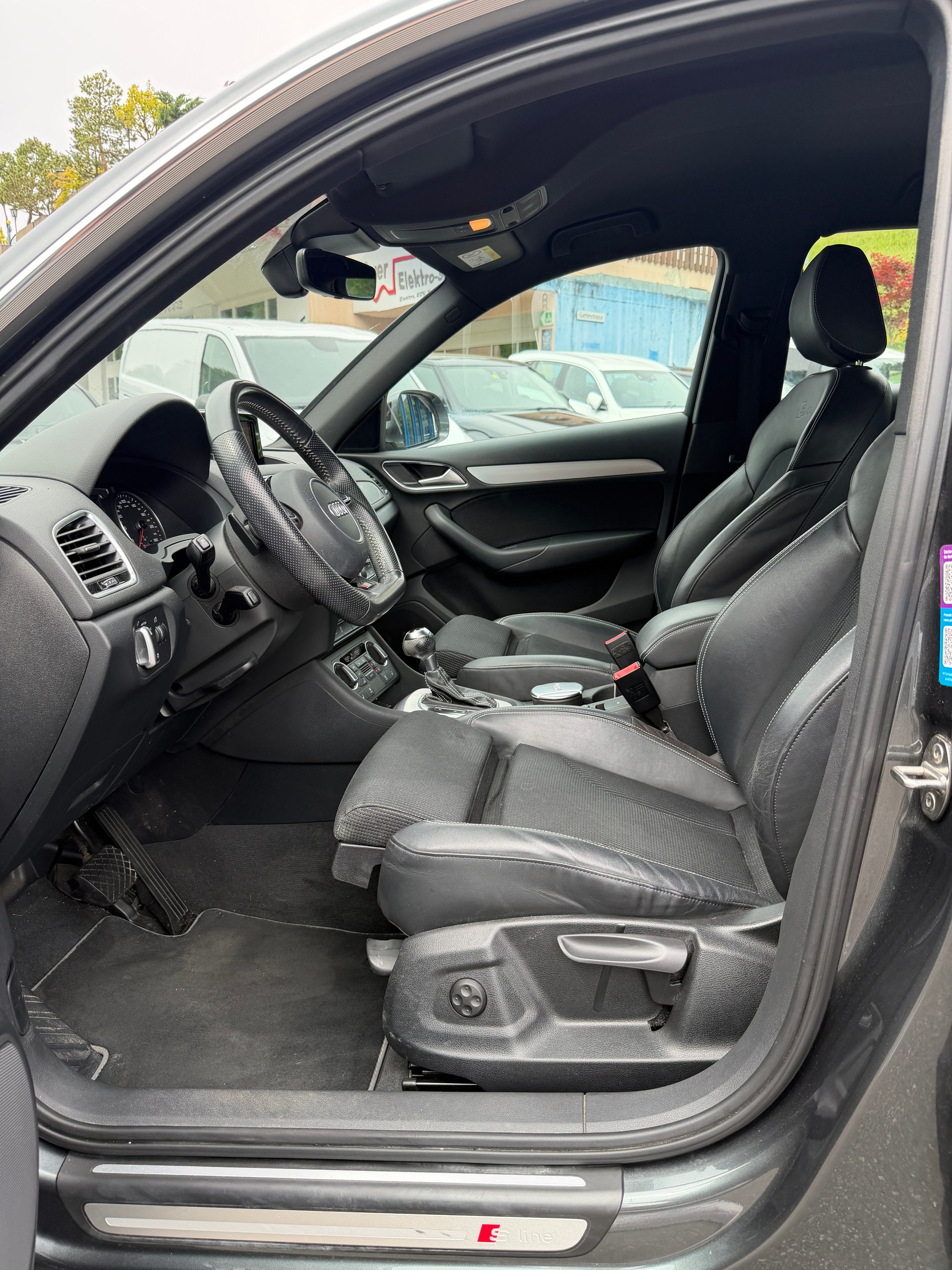 AUDI Q3 2.0 TFSI sport quattro S-tronic-image-7