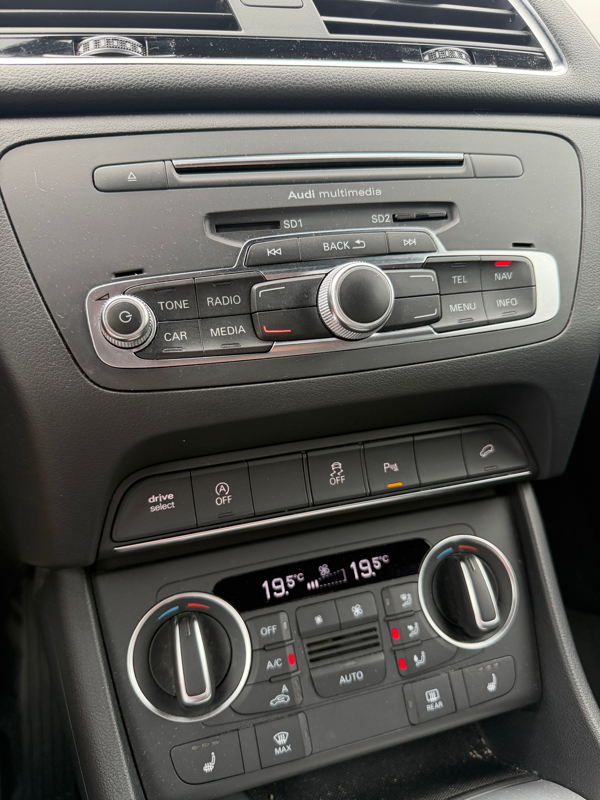 AUDI Q3 2.0 TFSI sport quattro S-tronic-image-15