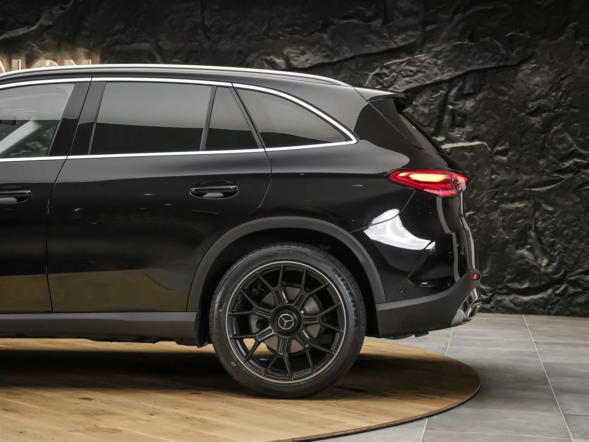 MERCEDES-BENZ GLC 220 d AMG Line 4Matic 9G-Tronic *21 Zoll*AMG Advanced Paket*Burmester*Rückfahrkamera*-image-15
