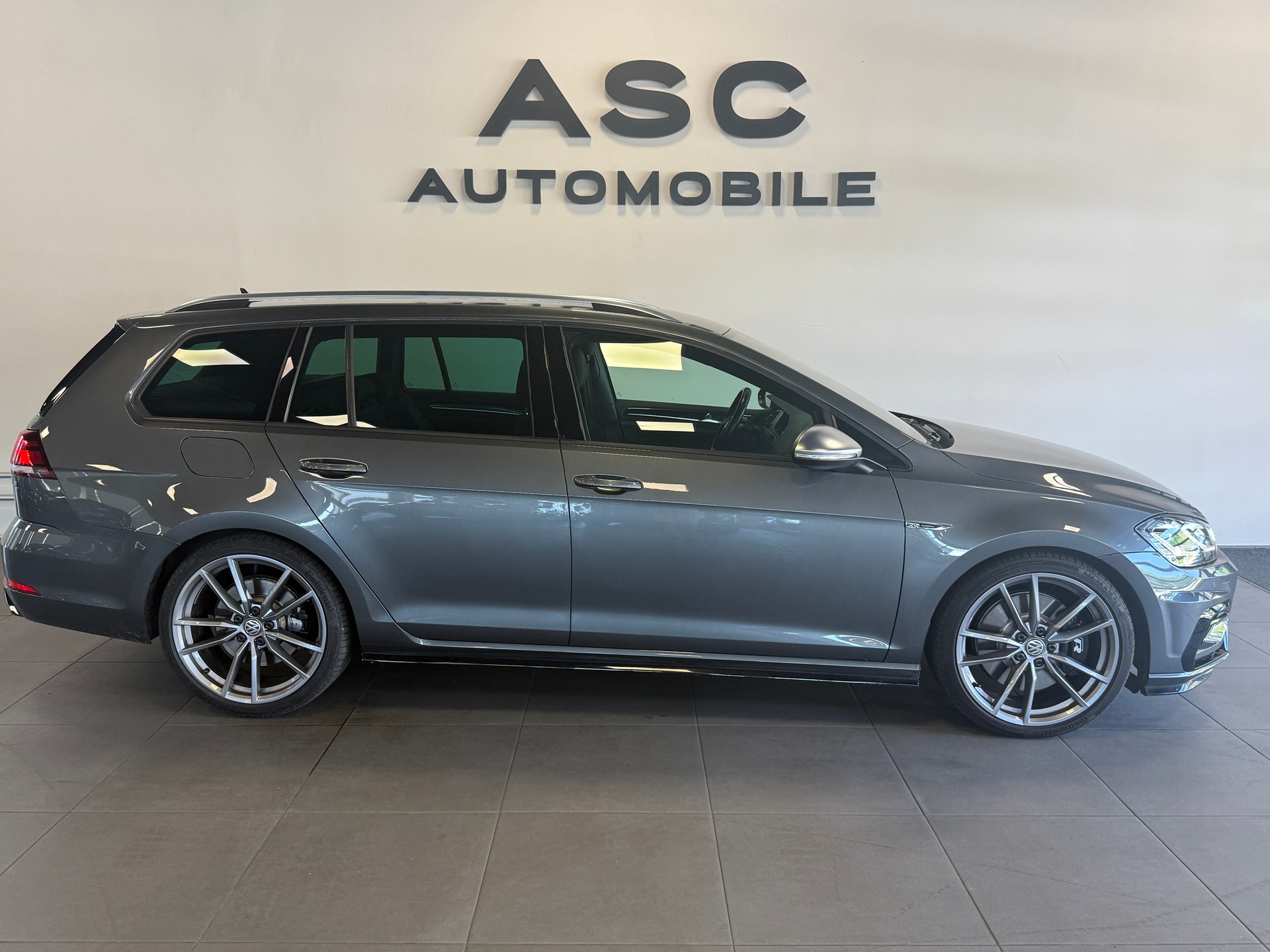 VW Golf Variant 2.0 TSI R 4Motion DSG-image-2