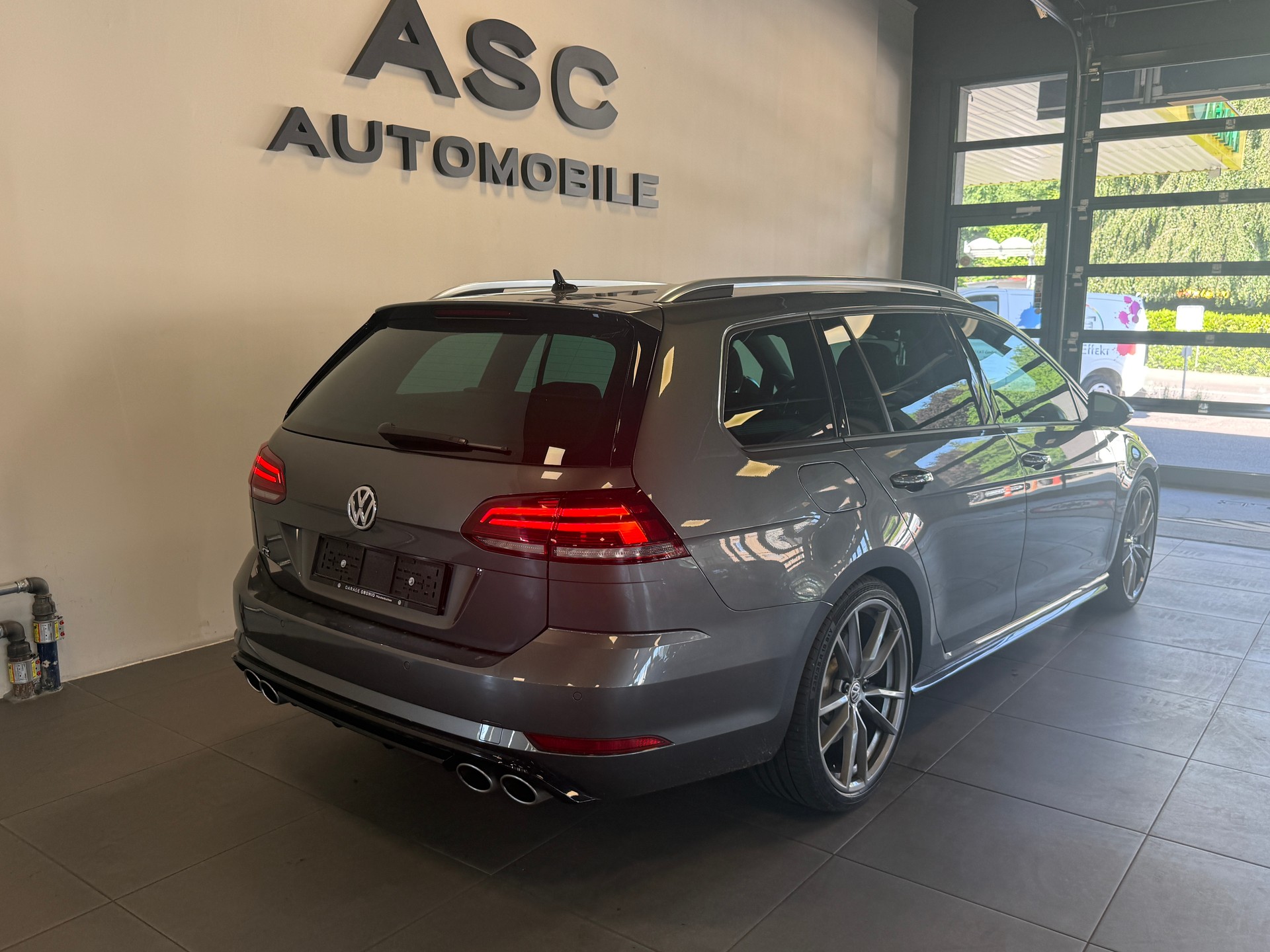 VW Golf Variant 2.0 TSI R 4Motion DSG-image-3