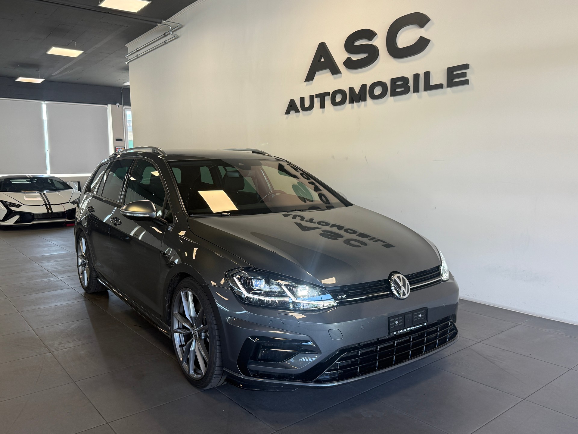 VW Golf Variant 2.0 TSI R 4Motion DSG-image-0