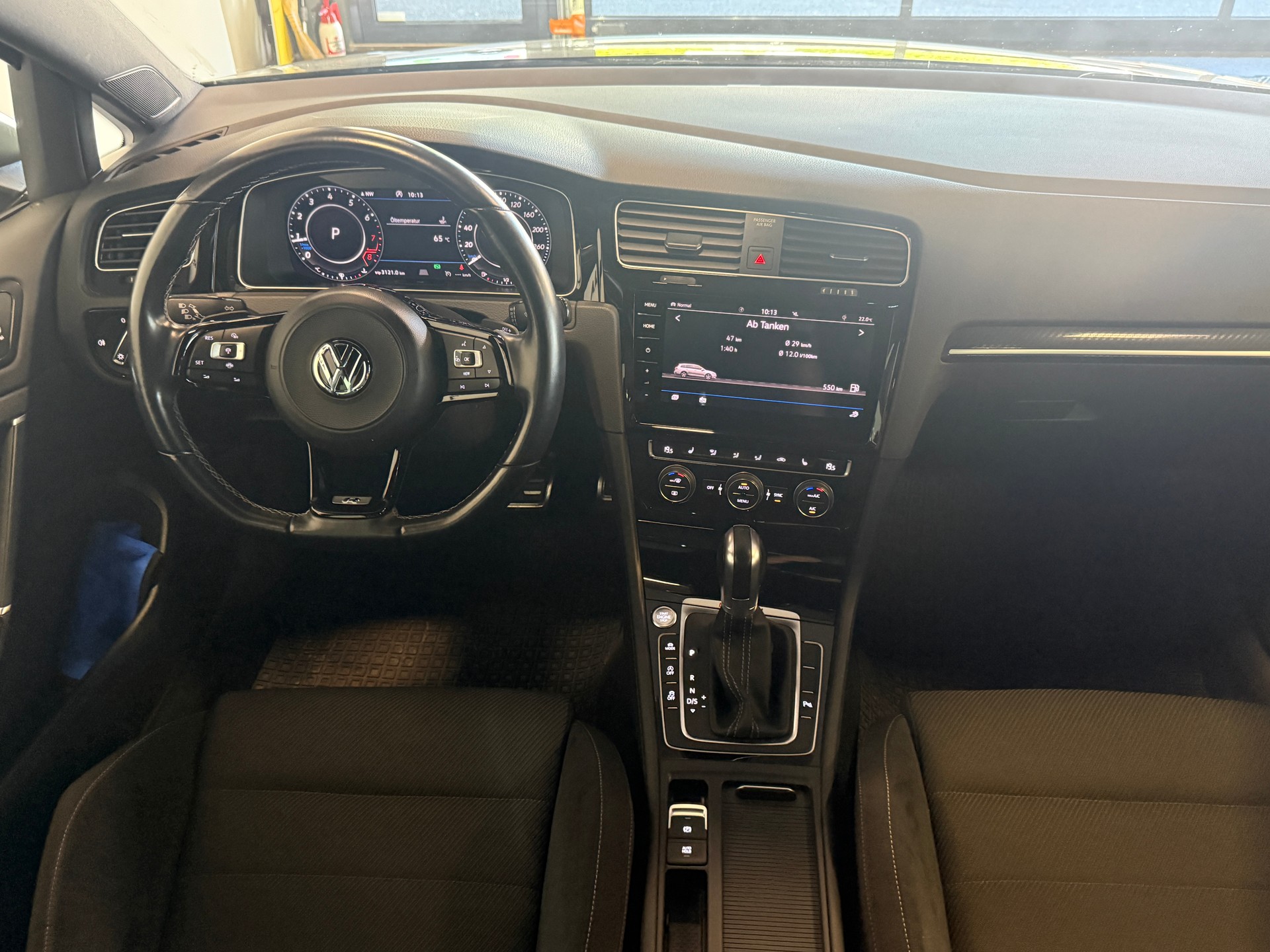 VW Golf Variant 2.0 TSI R 4Motion DSG-image-10