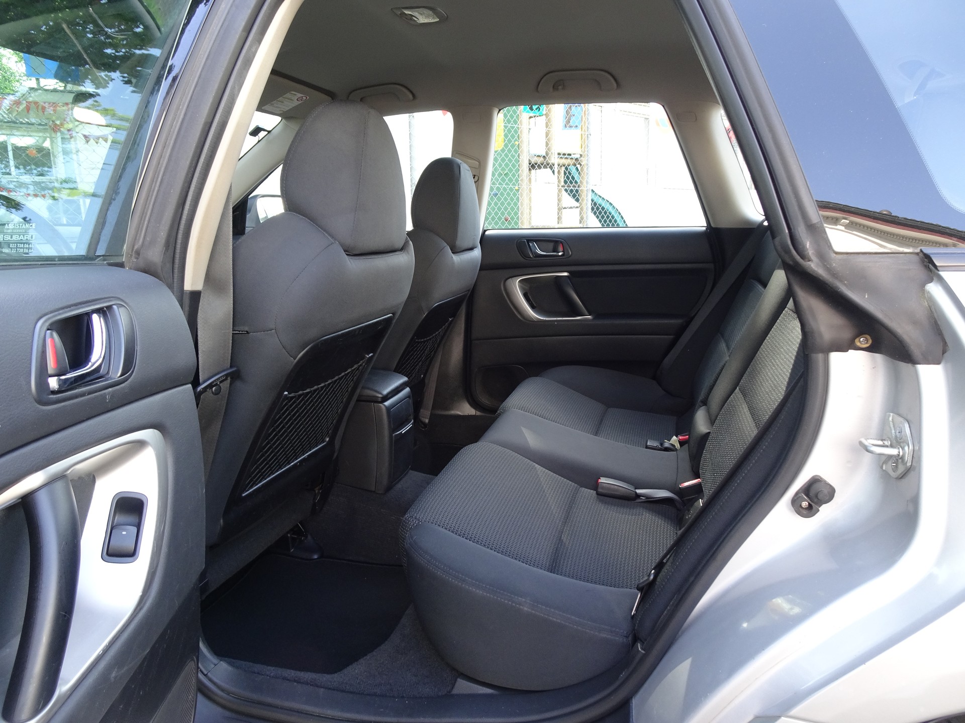 SUBARU Legacy 2.0R AWD Swiss-image-8