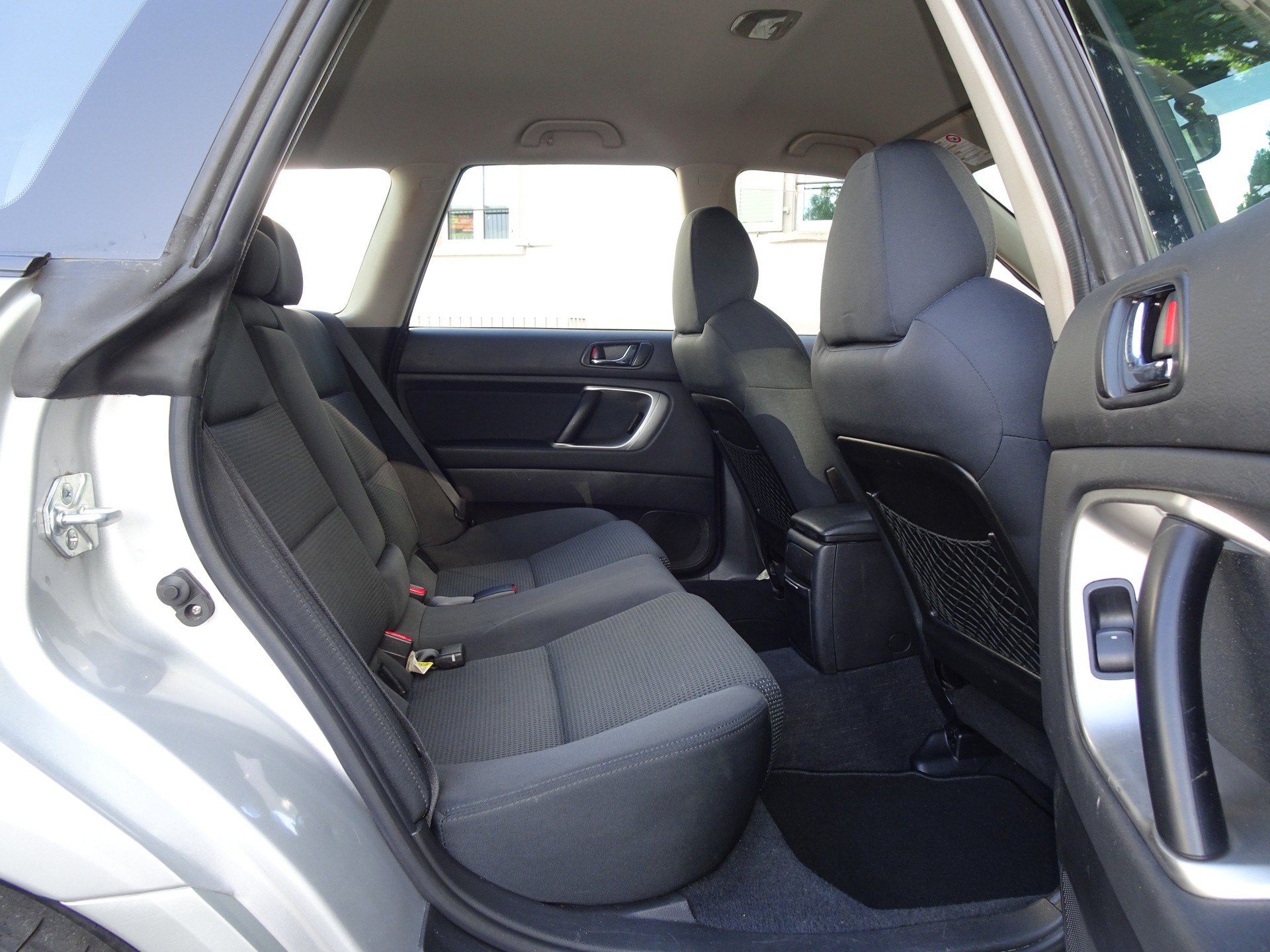 SUBARU Legacy 2.0R AWD Swiss-image-7