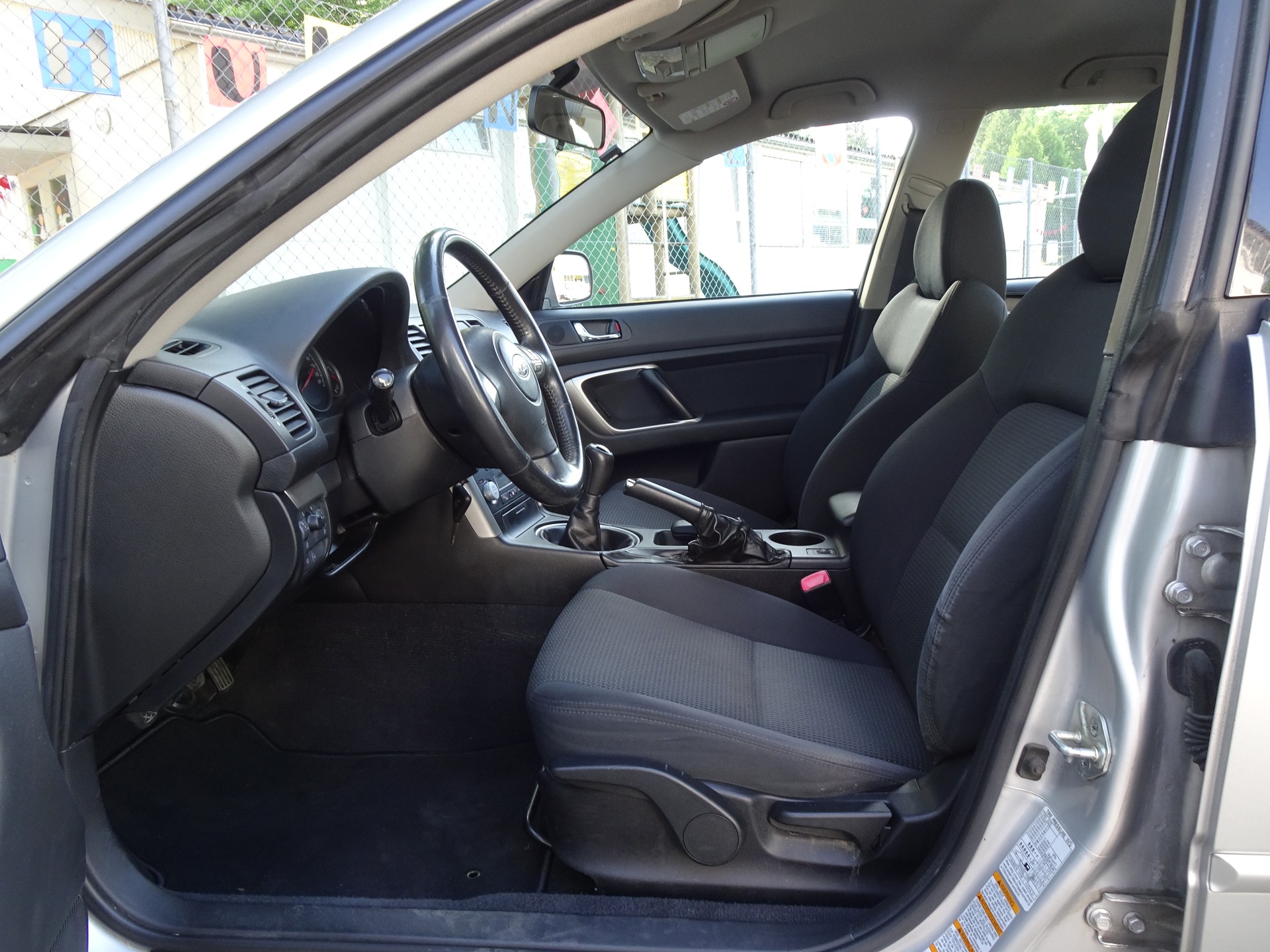 SUBARU Legacy 2.0R AWD Swiss-image-5