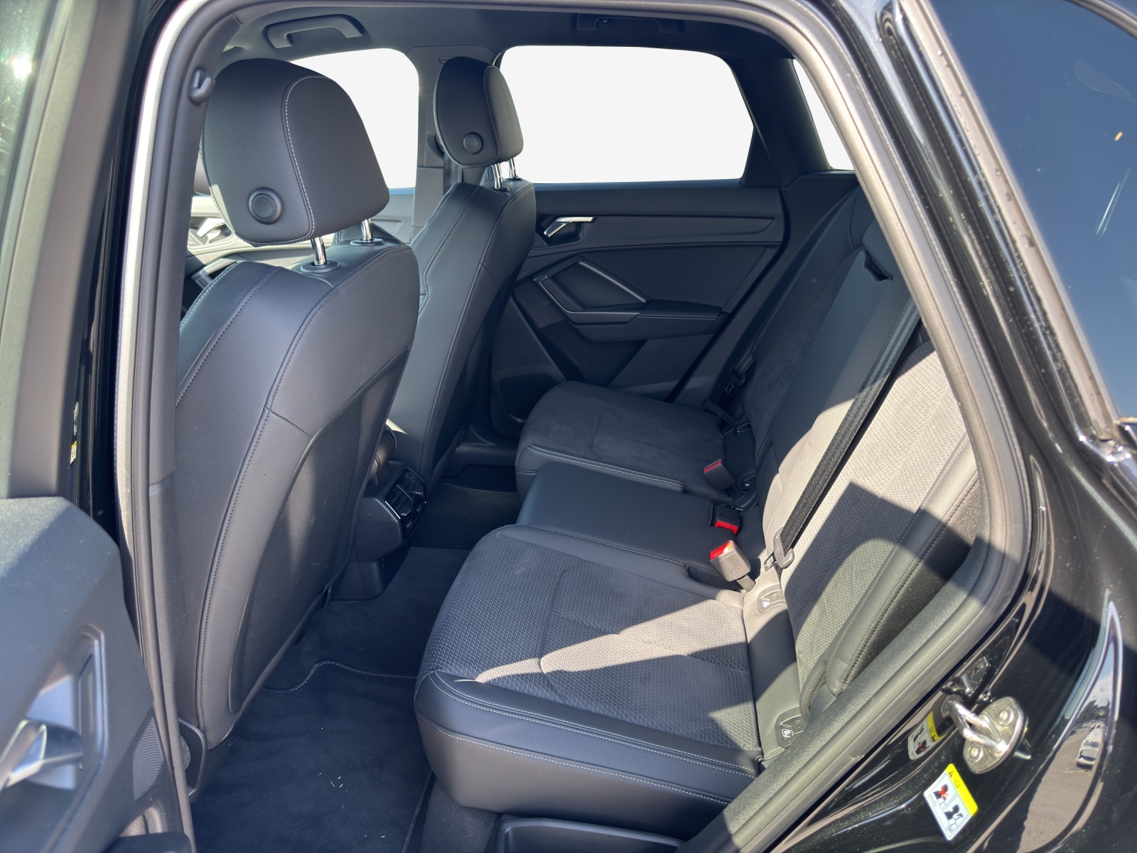 AUDI Q3 Sportback 40 TFSI S line quattro S-tronic-image-11
