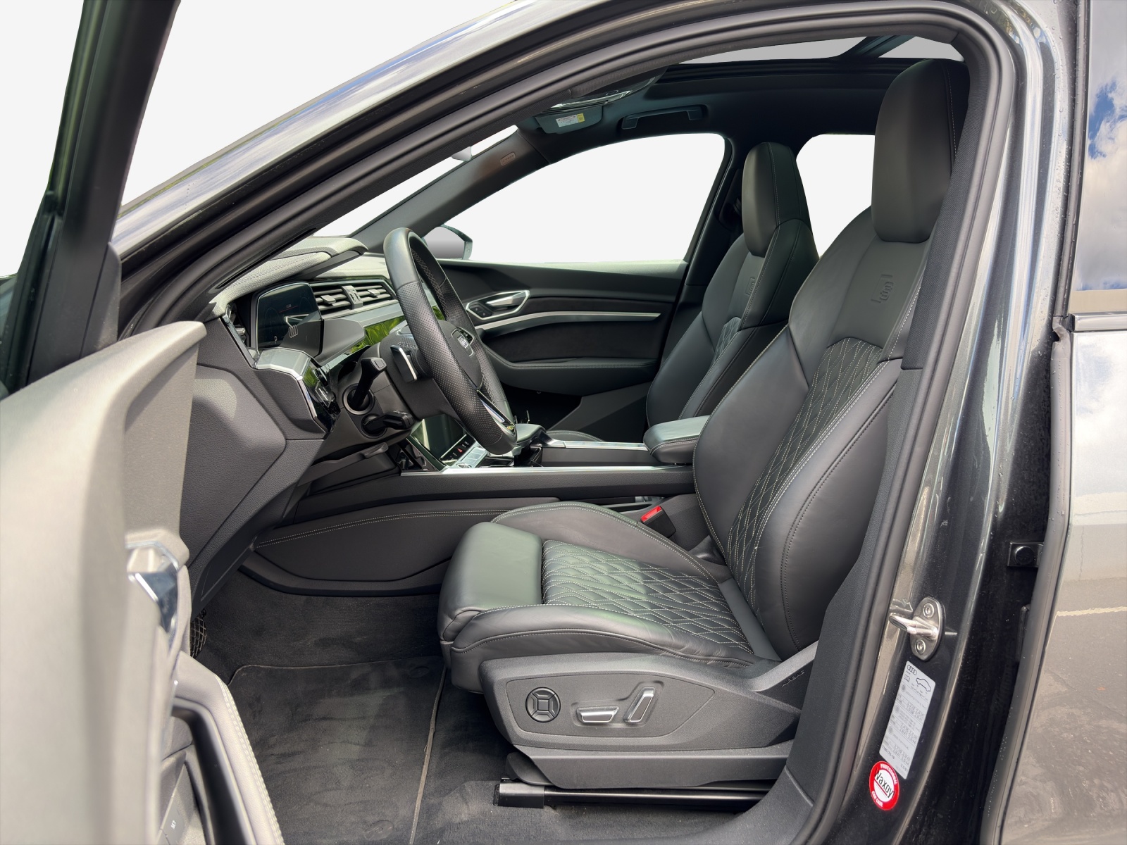 AUDI e-tron 55 Sportback S Line quattro-image-7
