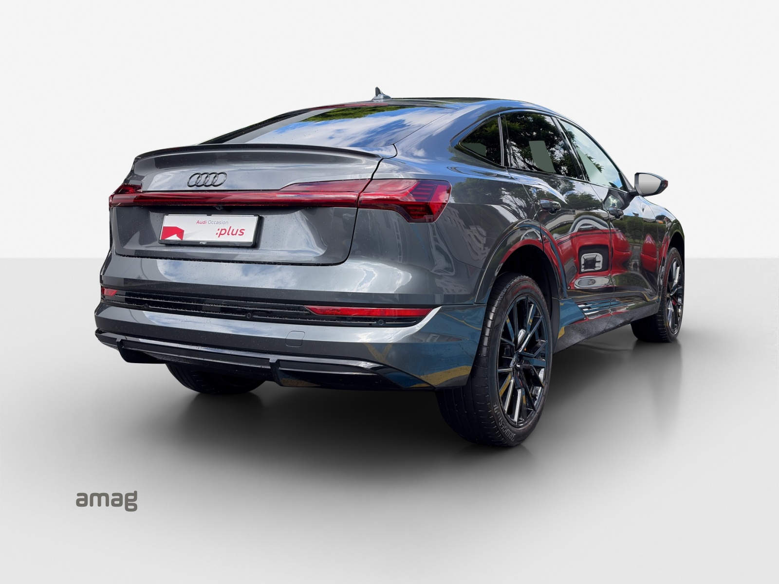 AUDI e-tron 55 Sportback S Line quattro-image-4
