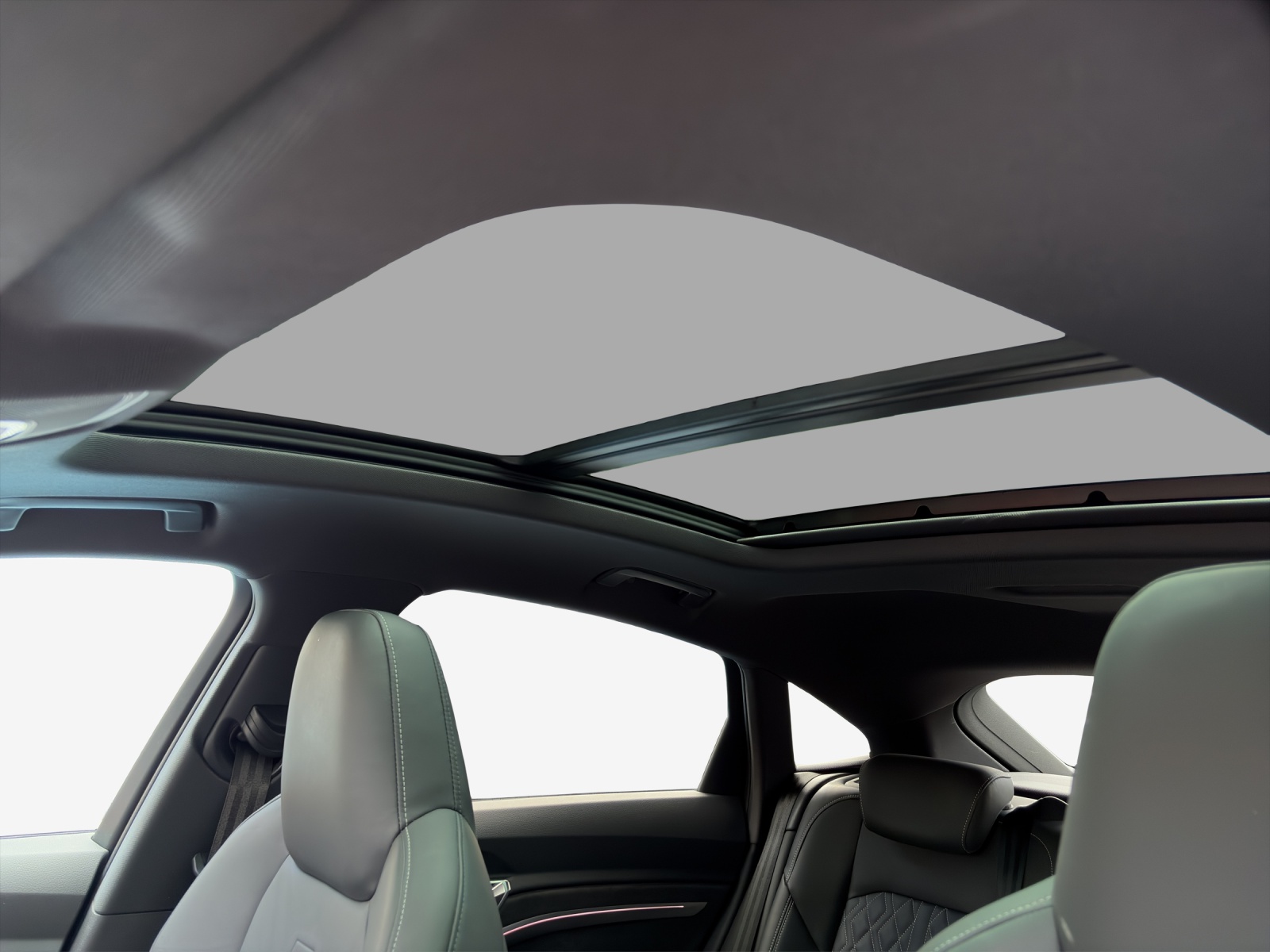 AUDI e-tron 55 Sportback S Line quattro-image-14