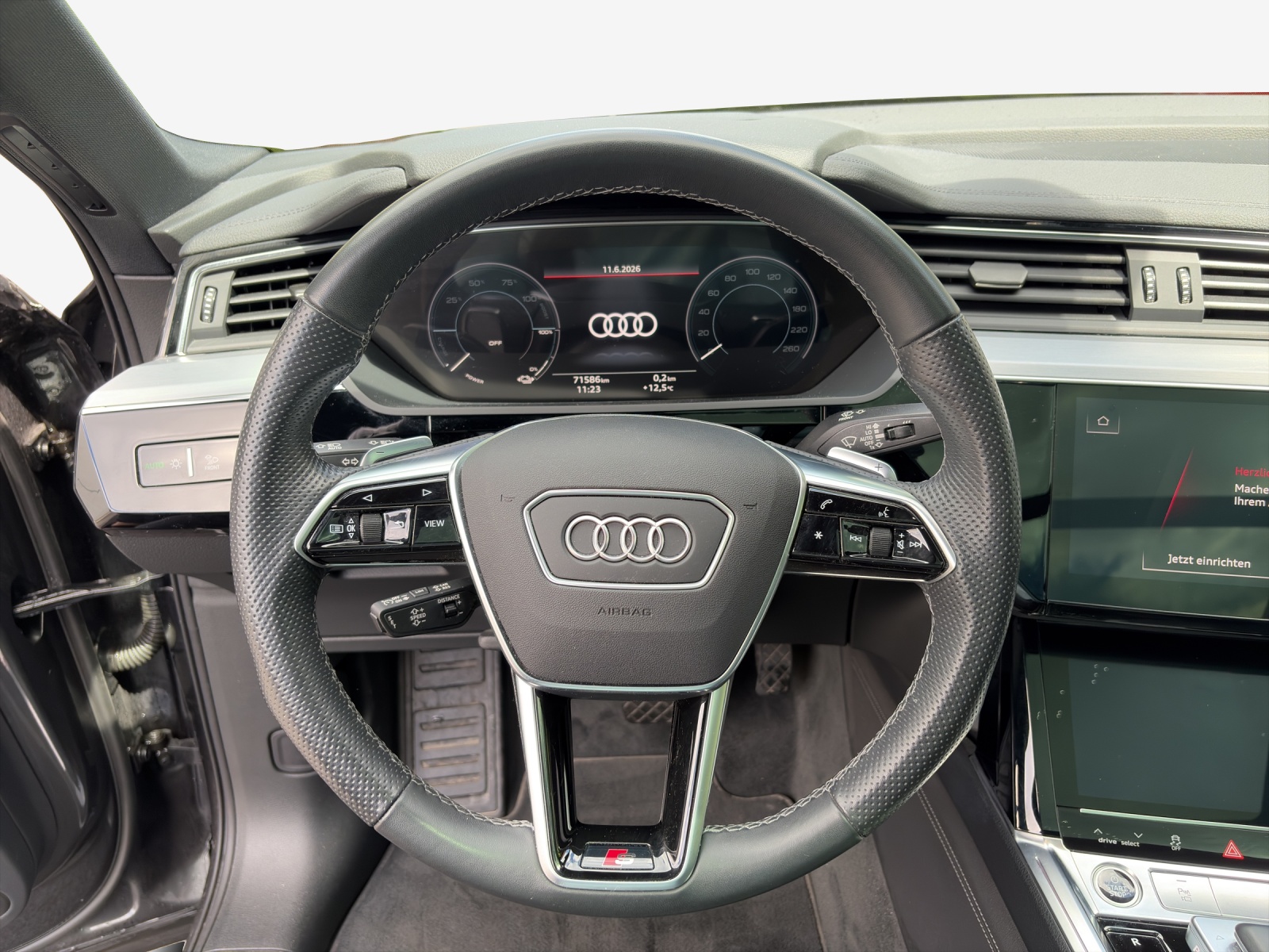 AUDI e-tron 55 Sportback S Line quattro-image-9