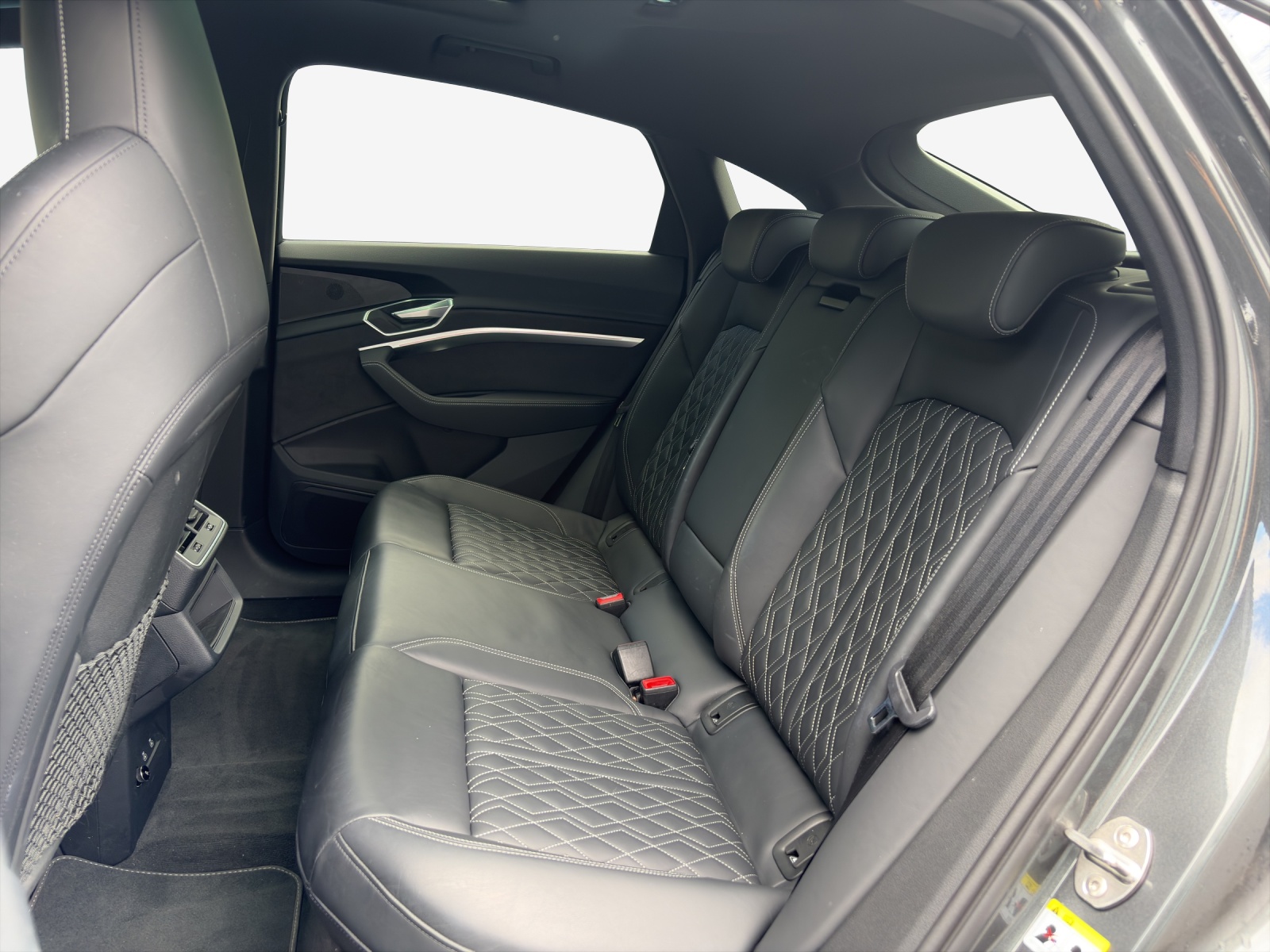 AUDI e-tron 55 Sportback S Line quattro-image-11