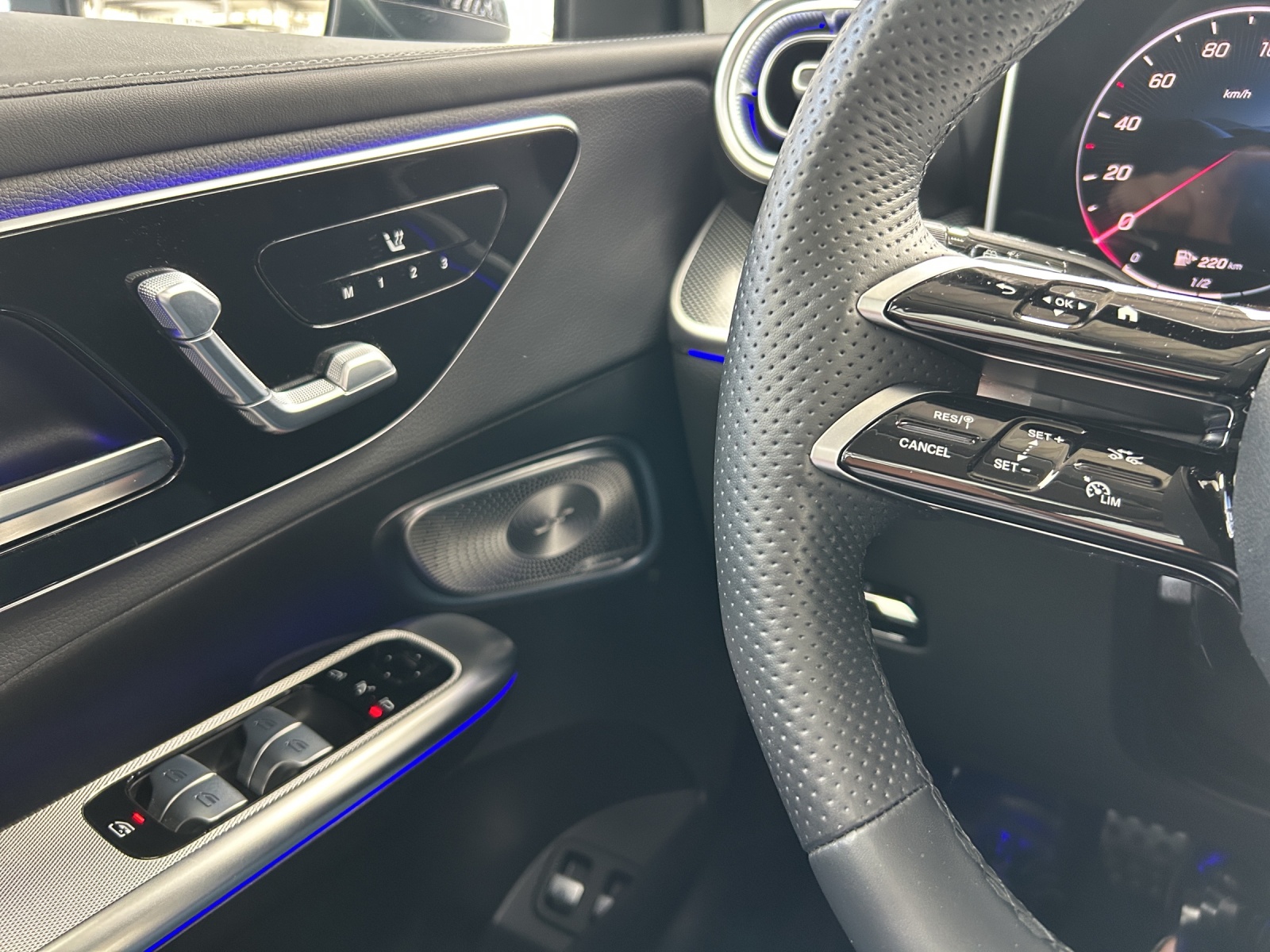 MERCEDES-BENZ GLC 300 e 4Matic 9G-Tronic-image-12
