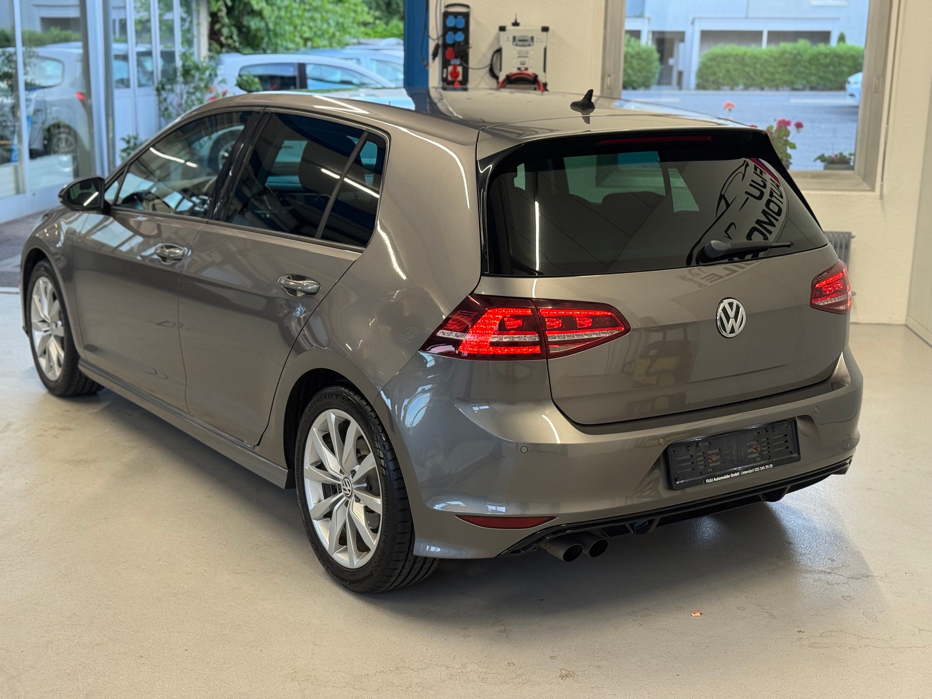 VW Golf 1.6 TDI R-Line Design 4Motion-image-5