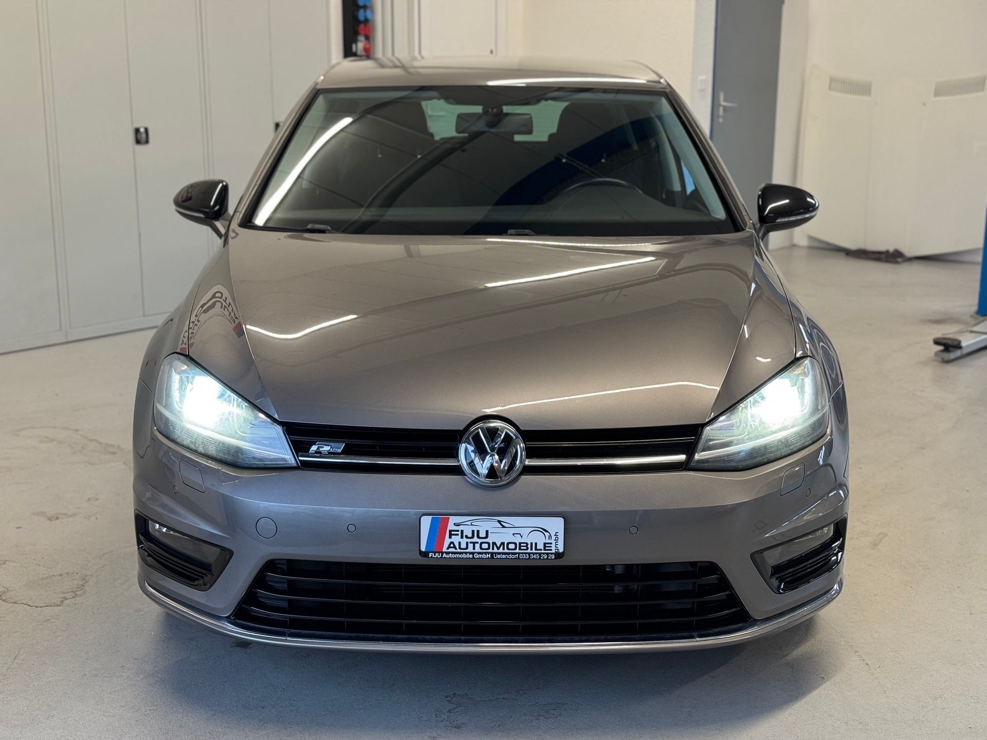 VW Golf 1.6 TDI R-Line Design 4Motion-image-1