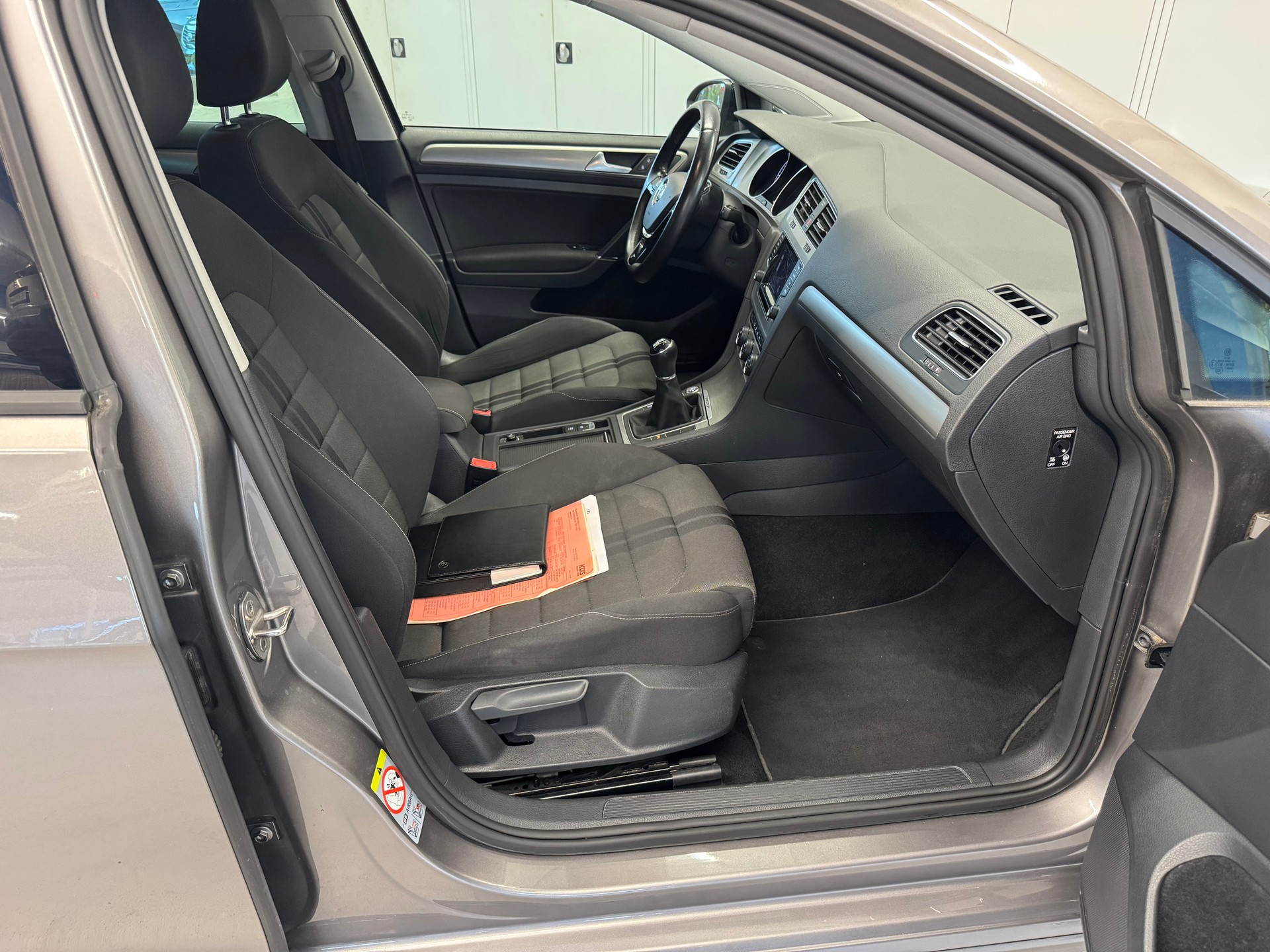 VW Golf 1.6 TDI R-Line Design 4Motion-image-11