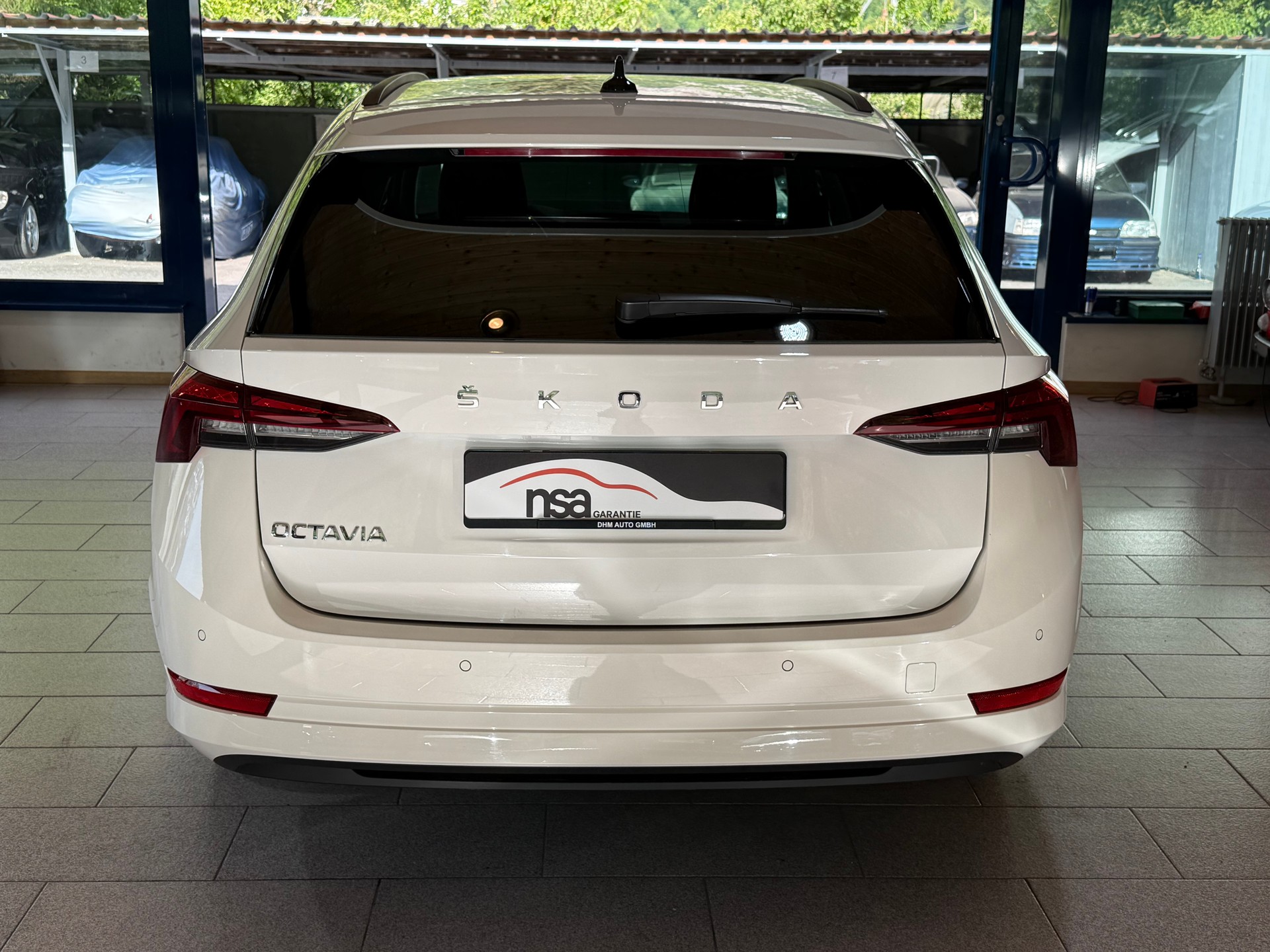 SKODA Octavia Combi 2.0 TDI DSG Ambition-image-7