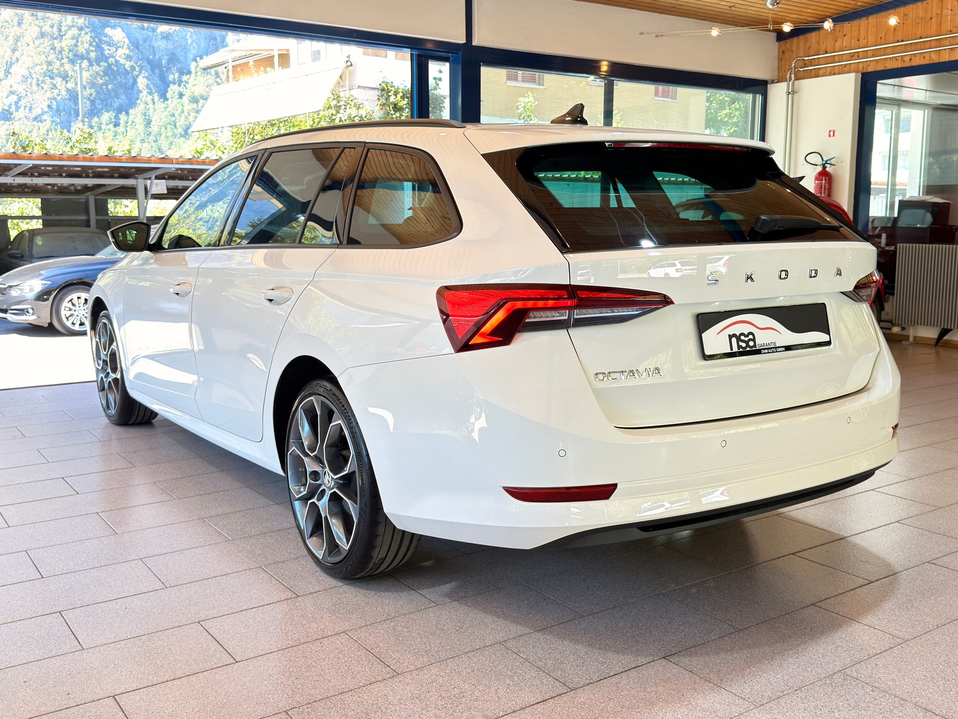 SKODA Octavia Combi 2.0 TDI DSG Ambition-image-7