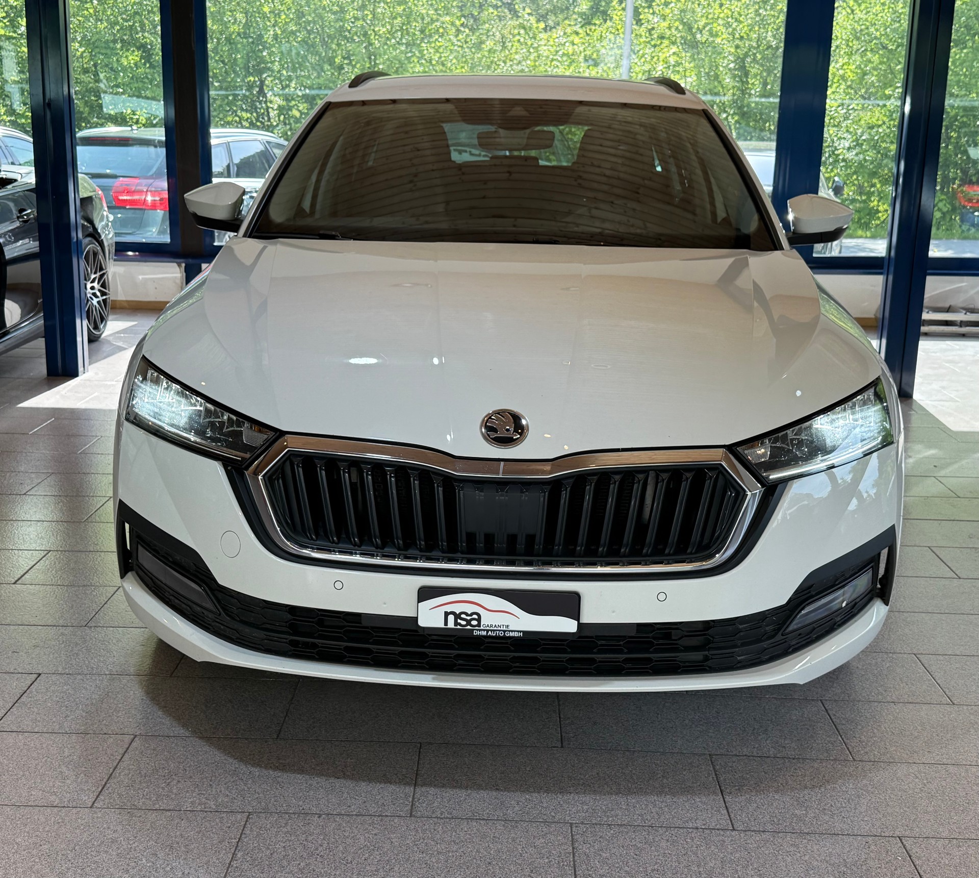 SKODA Octavia Combi 2.0 TDI DSG Ambition-image-1