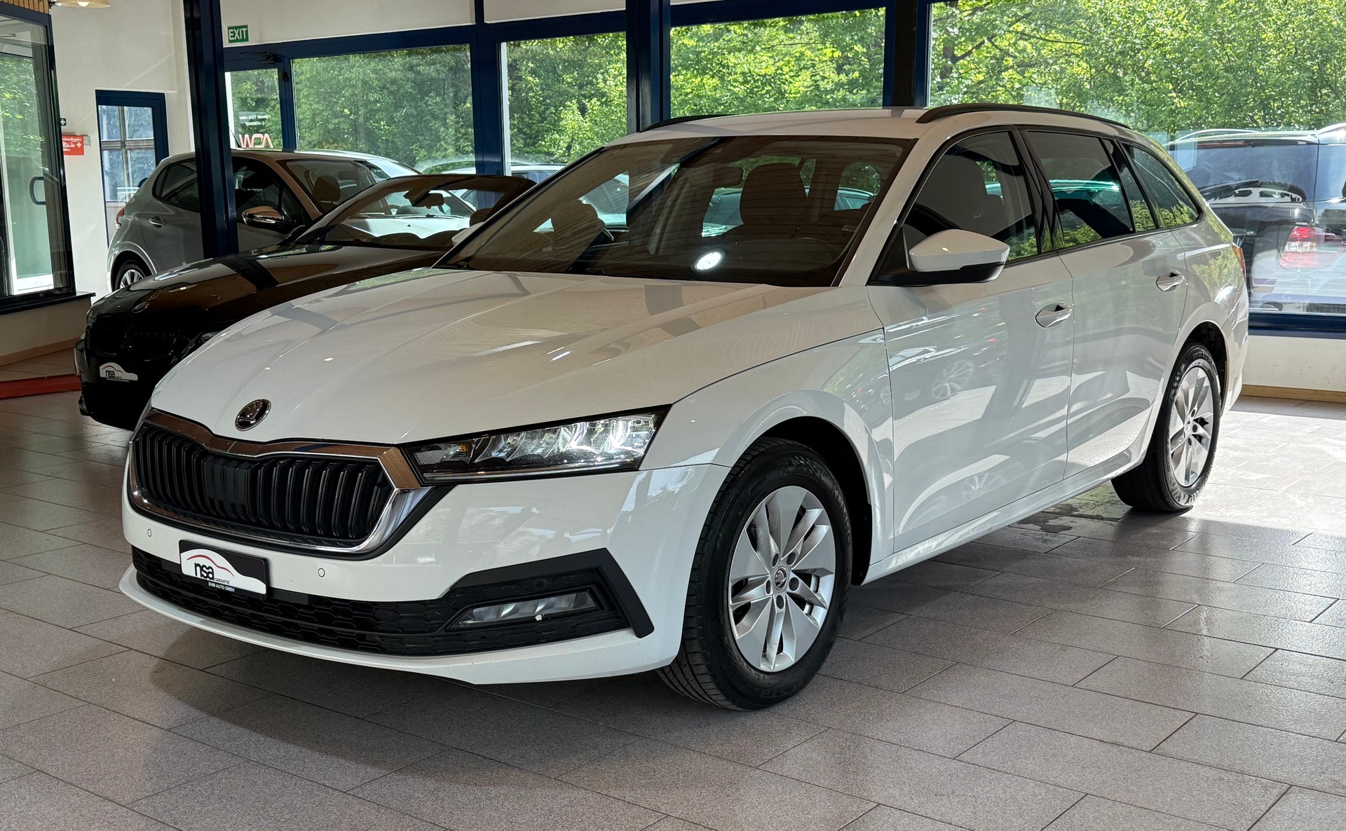 SKODA Octavia Combi 2.0 TDI DSG Ambition-image-0