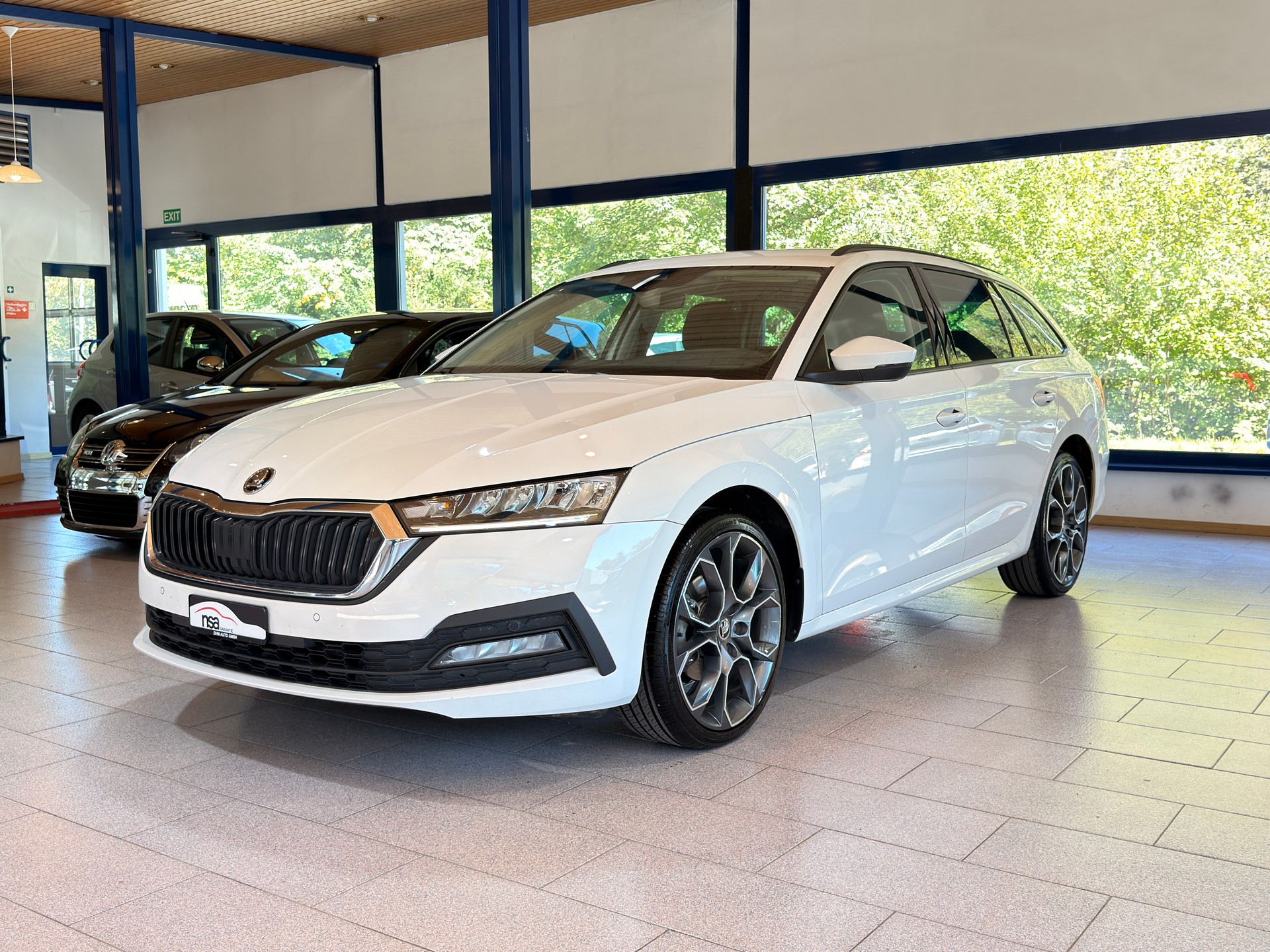 SKODA Octavia Combi 2.0 TDI DSG Ambition-image-0