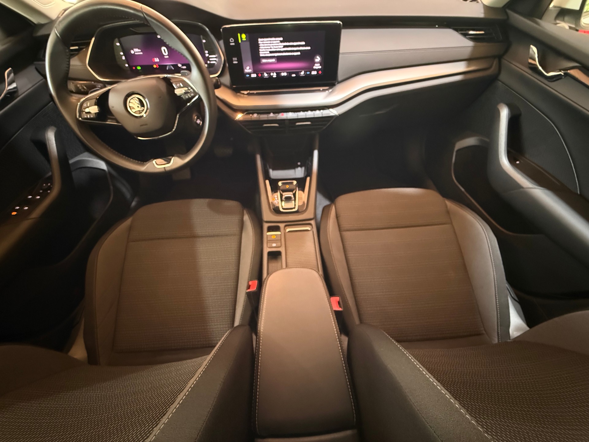 SKODA Octavia Combi 2.0 TDI DSG Ambition-image-5