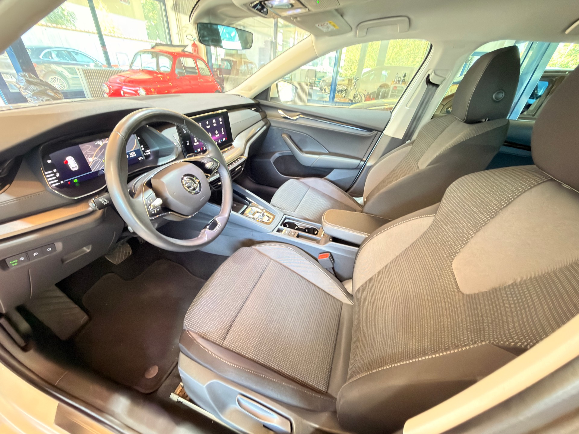SKODA Octavia Combi 2.0 TDI DSG Ambition-image-3
