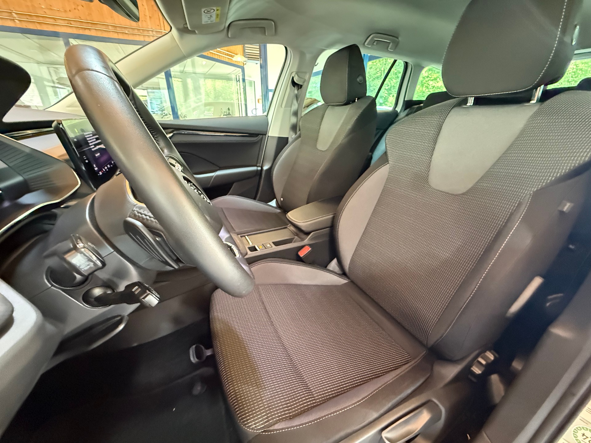 SKODA Octavia Combi 2.0 TDI DSG Ambition-image-4