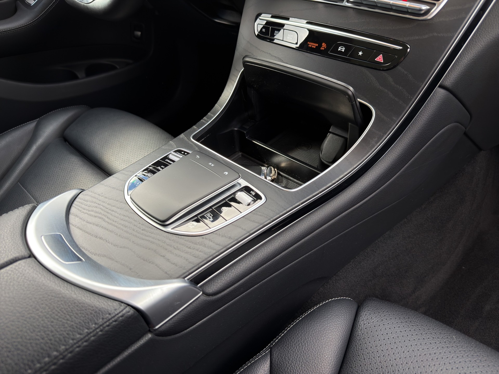 MERCEDES-BENZ GLC 300 d AMG Line 4Matic 9G-Tronic-image-17
