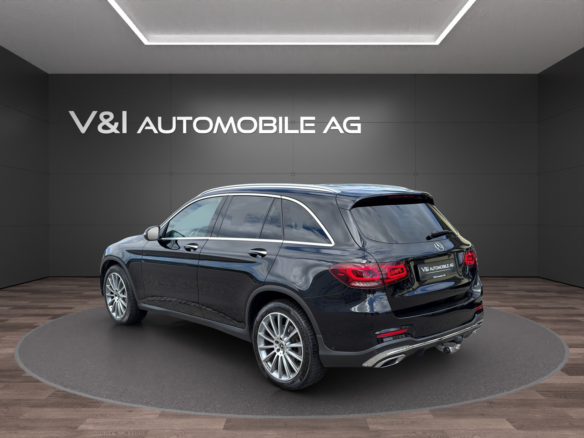 MERCEDES-BENZ GLC 300 d AMG Line 4Matic 9G-Tronic-image-3