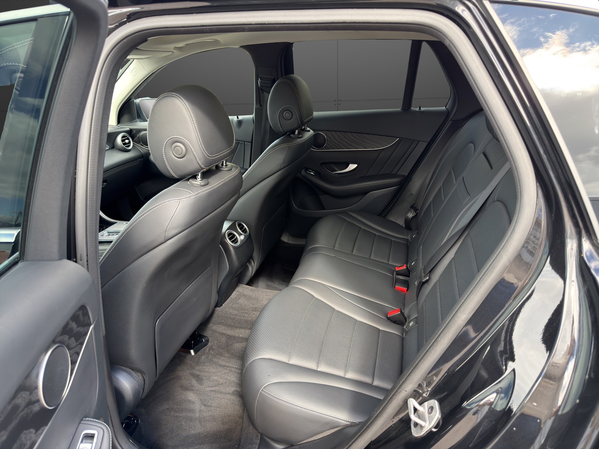 MERCEDES-BENZ GLC 300 d AMG Line 4Matic 9G-Tronic-image-22