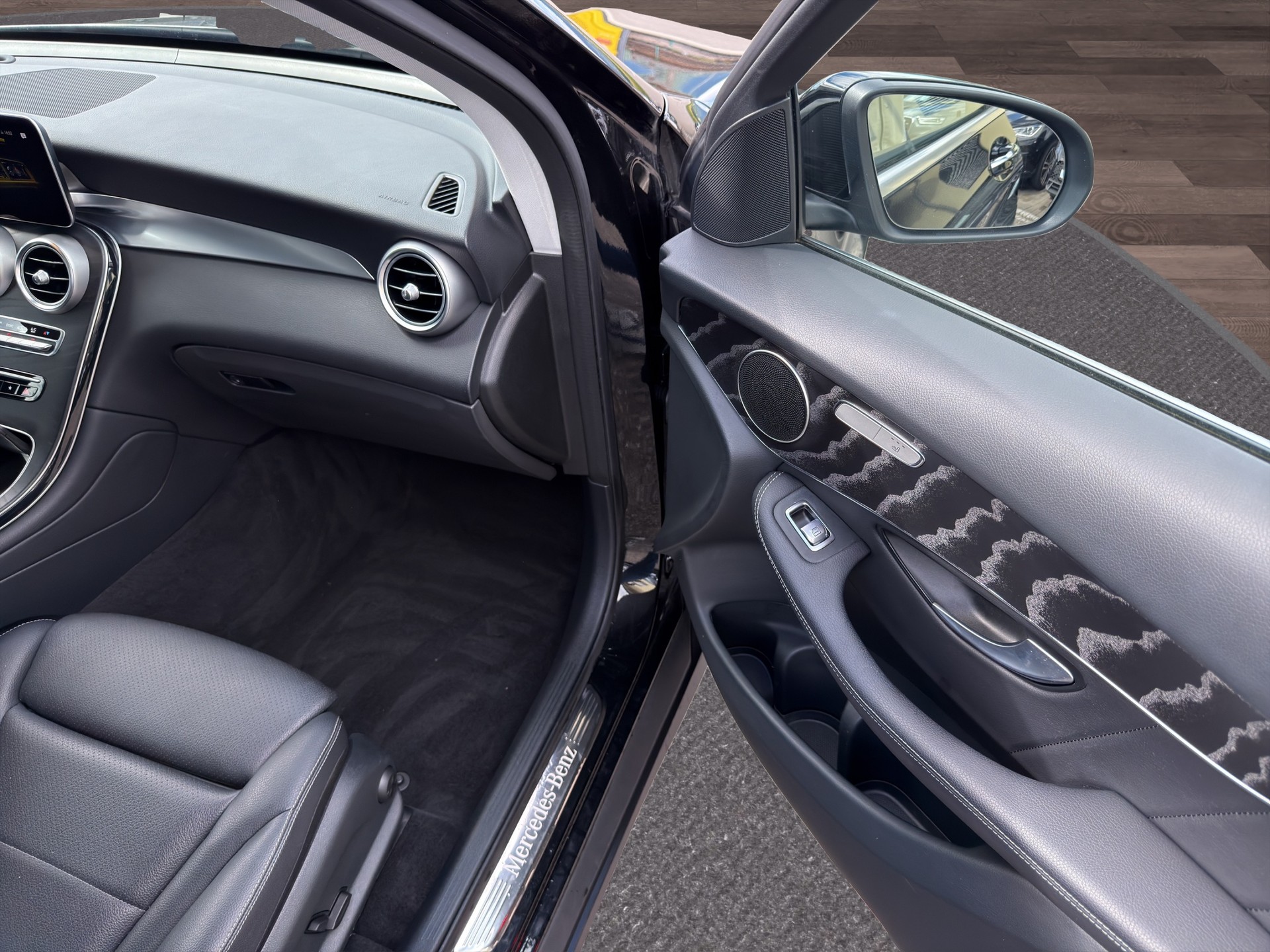MERCEDES-BENZ GLC 300 d AMG Line 4Matic 9G-Tronic-image-20