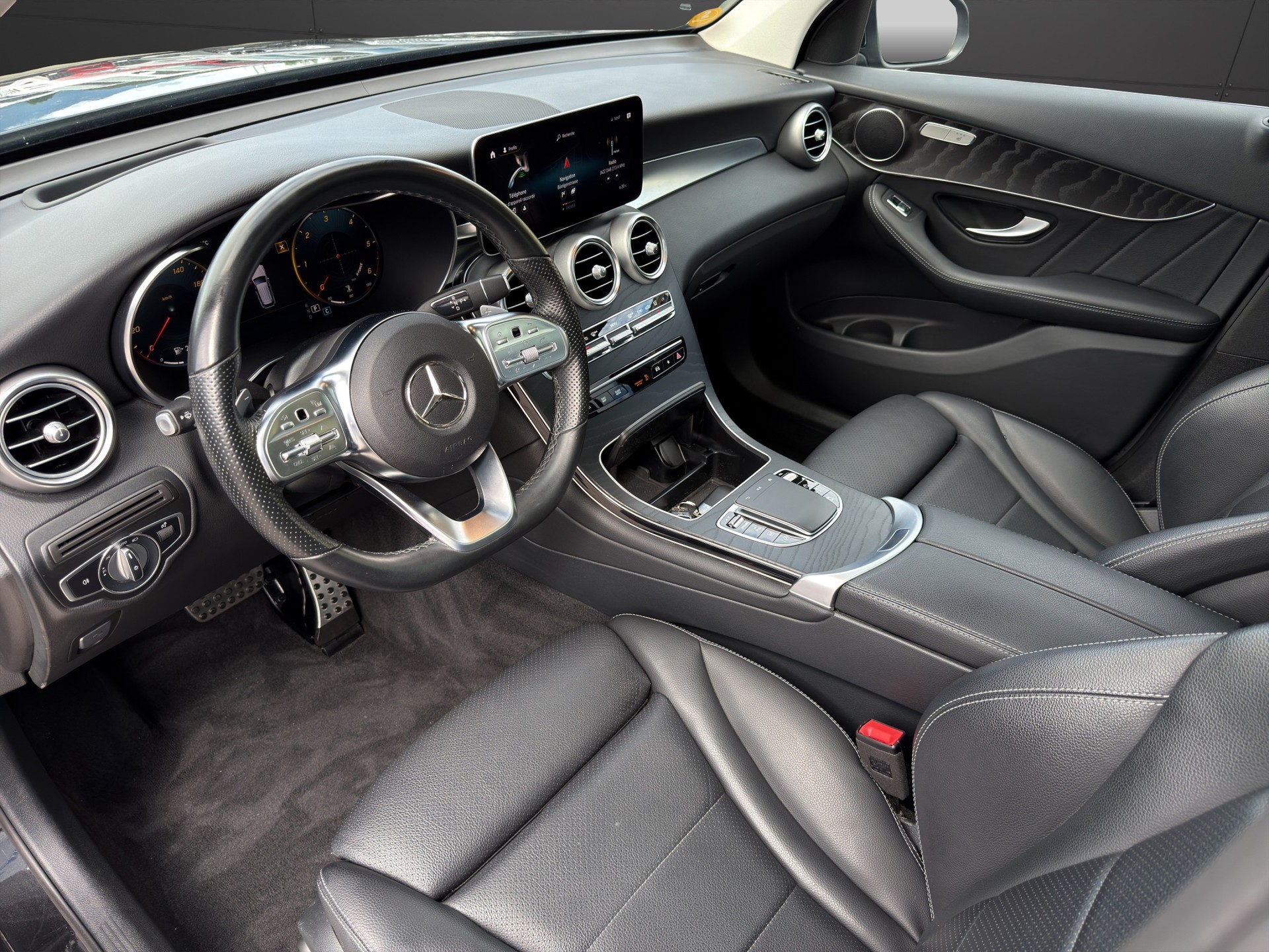 MERCEDES-BENZ GLC 300 d AMG Line 4Matic 9G-Tronic-image-9