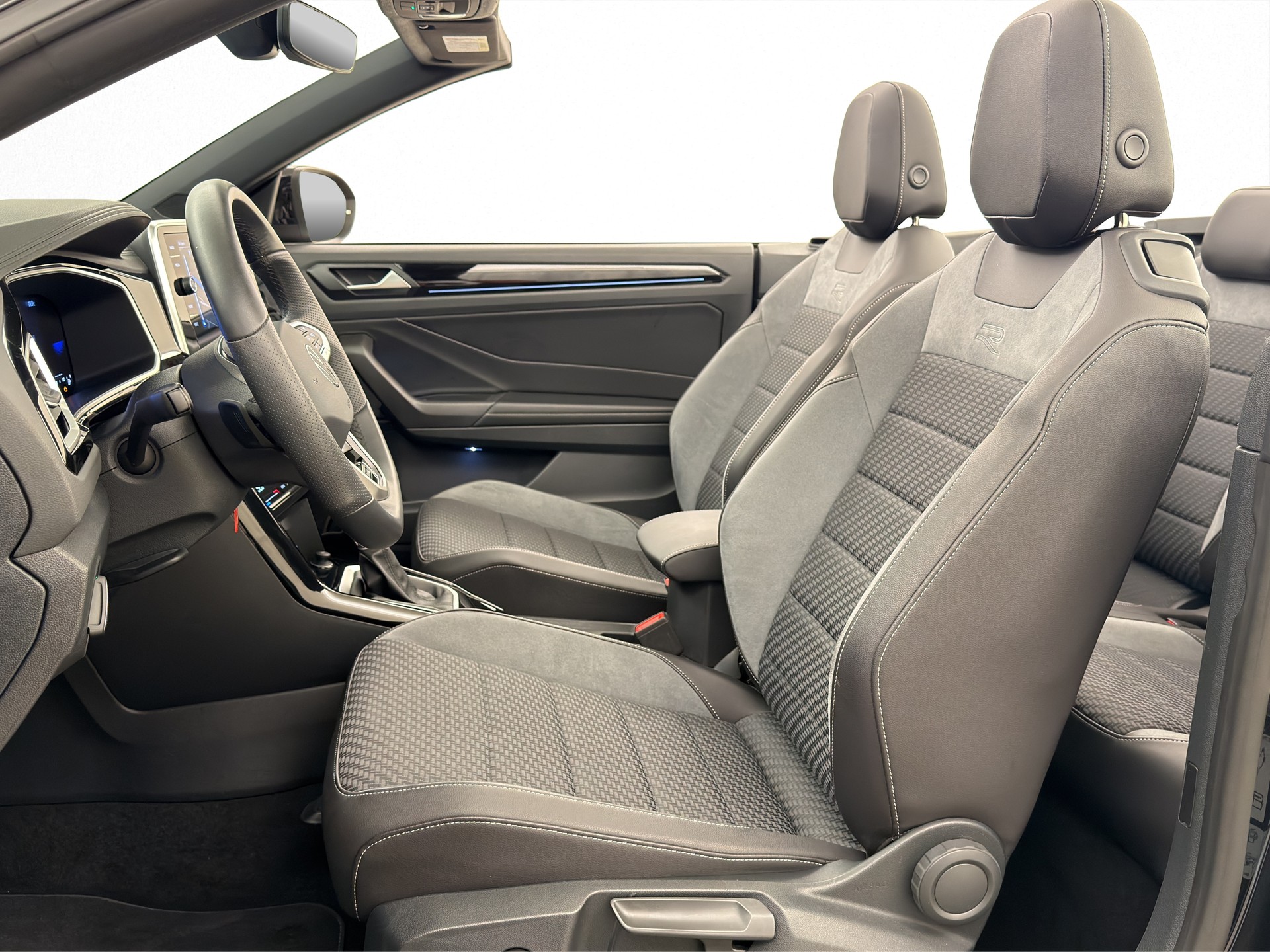 VW T-Roc Cabriolet 1.5 TSI R-Line-image-10