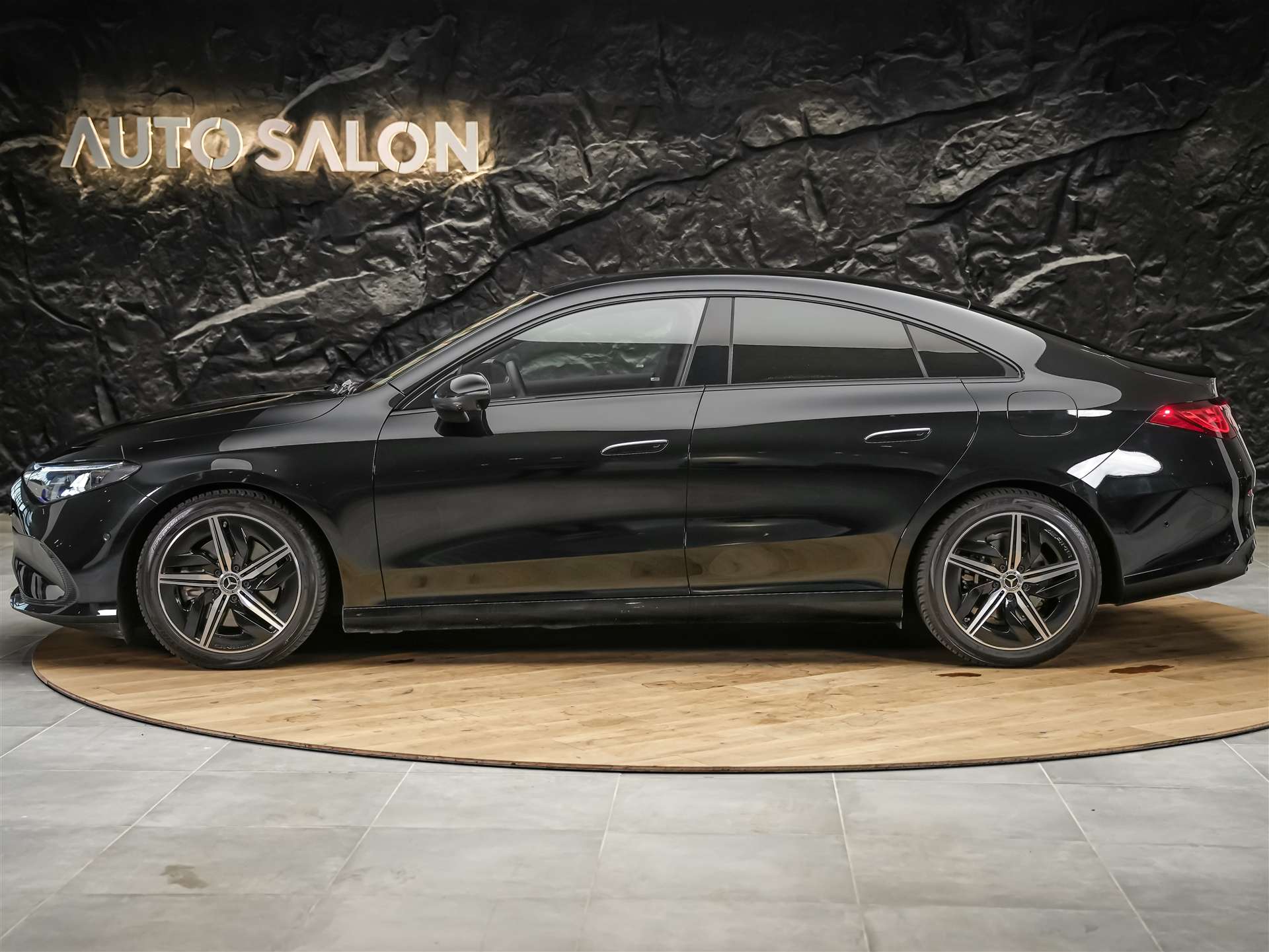 MERCEDES-BENZ CLA 200 8G-DCT *NEUES MODELL*Panorama*Superscreen*Abstandsregler*-image-2