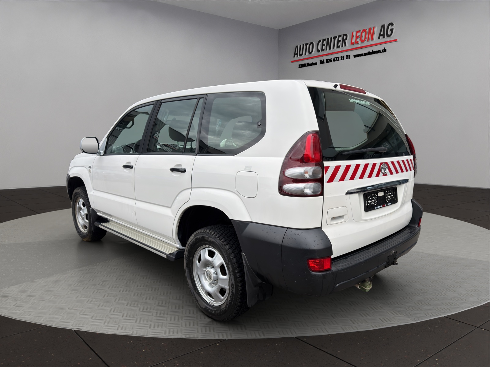 TOYOTA Land Cruiser 3.0 TD Linea Sol Executive-showroom-element-3