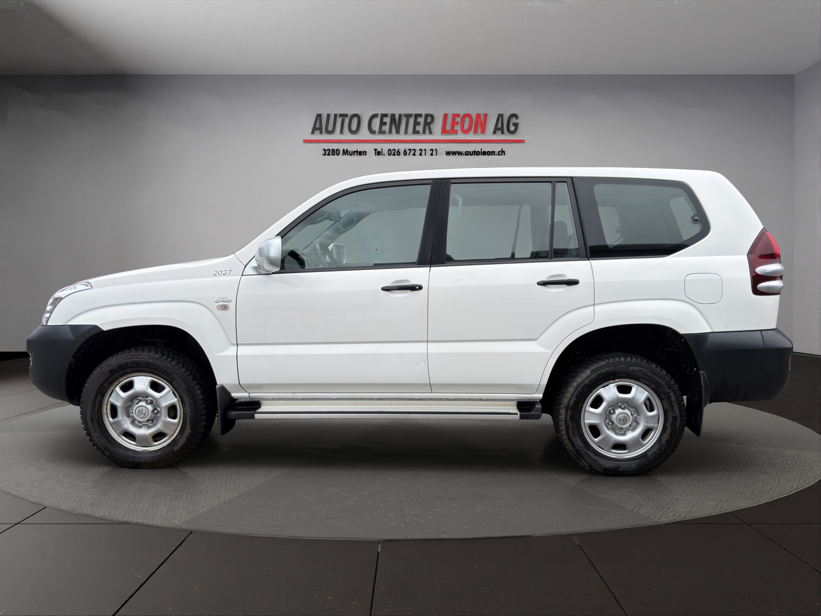 TOYOTA Land Cruiser 3.0 TD Linea Sol Executive-showroom-element-2