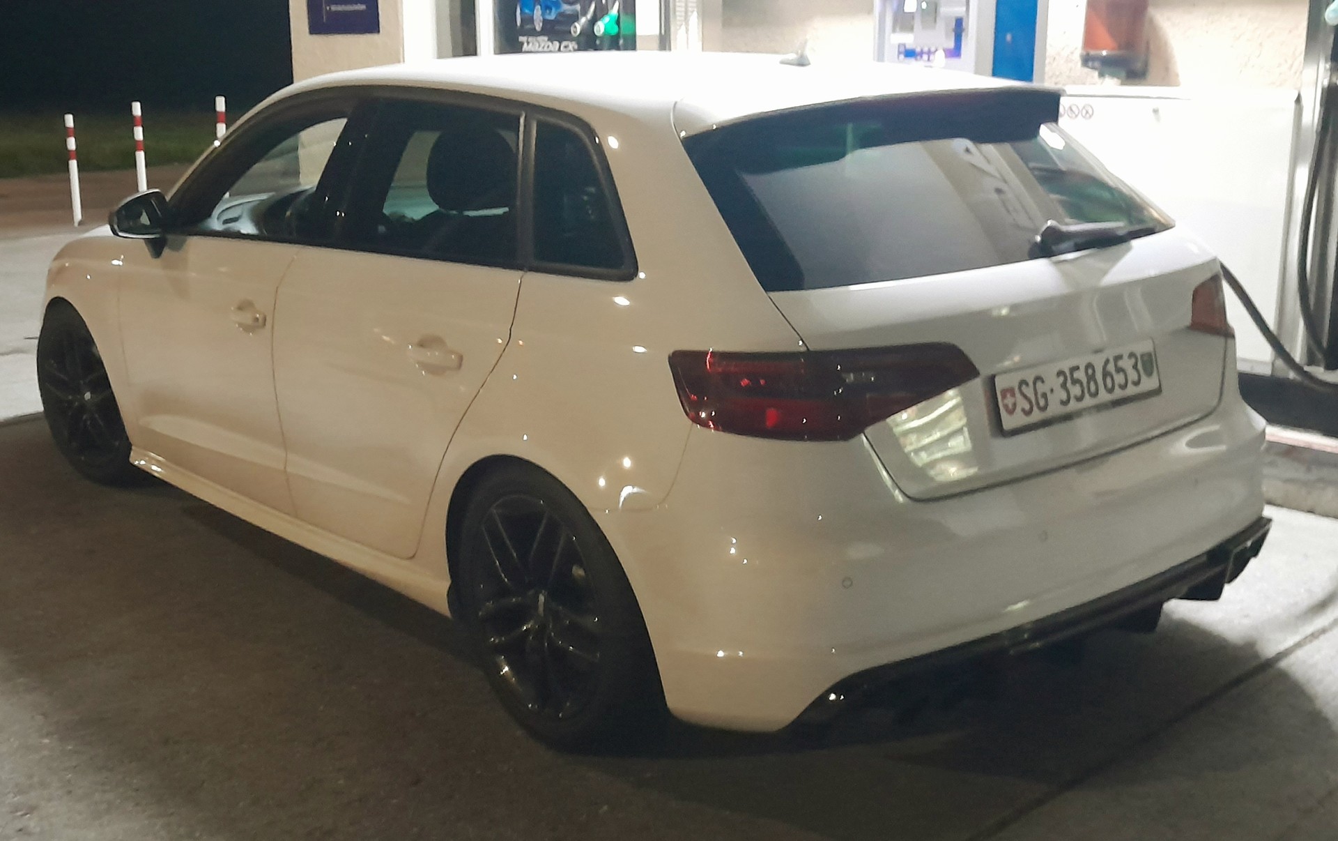 AUDI 2.0 T FSI quattro S-Tronic-image-5