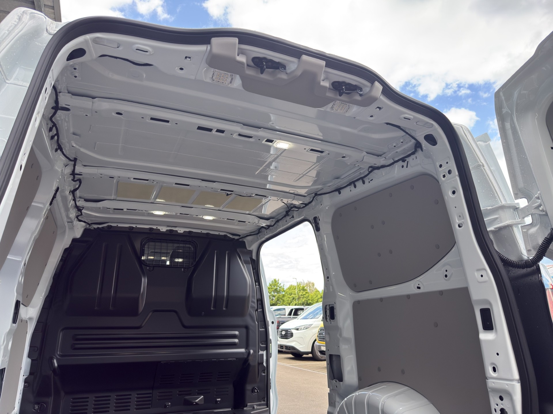 FORD Transit C Van 320 L1 2.0 EcoBlue 136 Trend-image-12