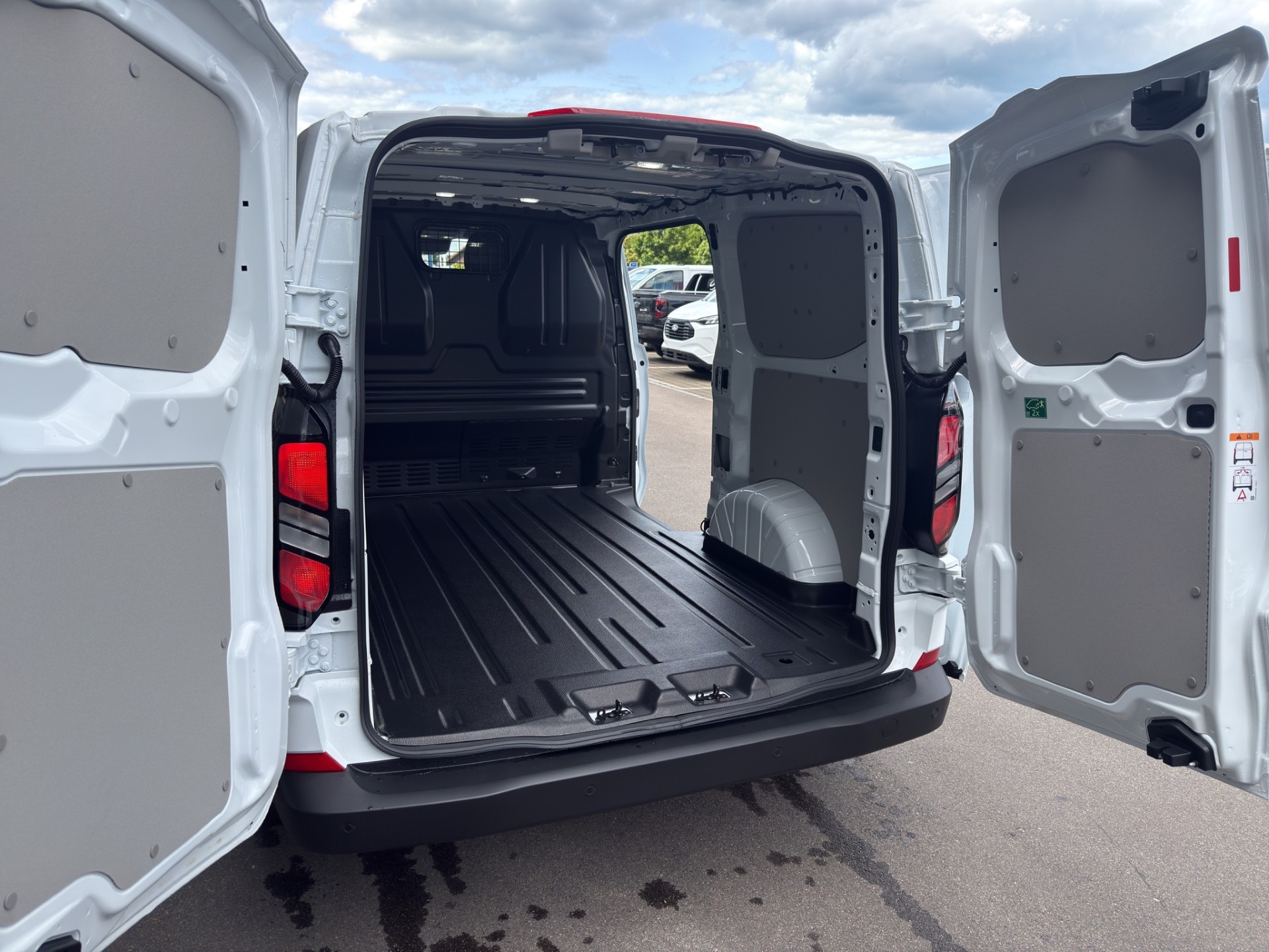 FORD Transit C Van 320 L1 2.0 EcoBlue 136 Trend-image-13