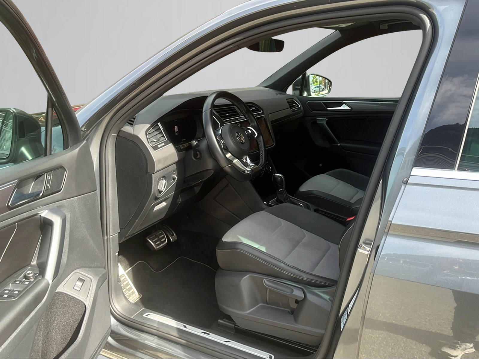 VW Tiguan 2.0TSI Highline 4Motion DSG-image-12