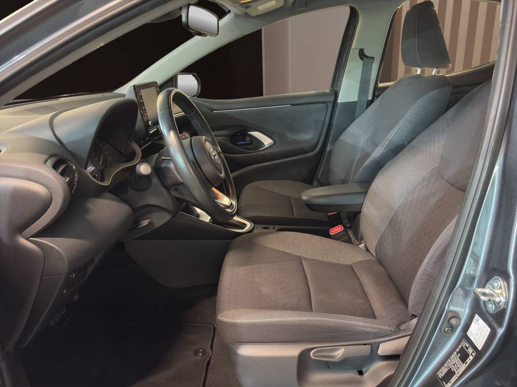 TOYOTA Yaris 1.5 Comfort e-CVT-image-5