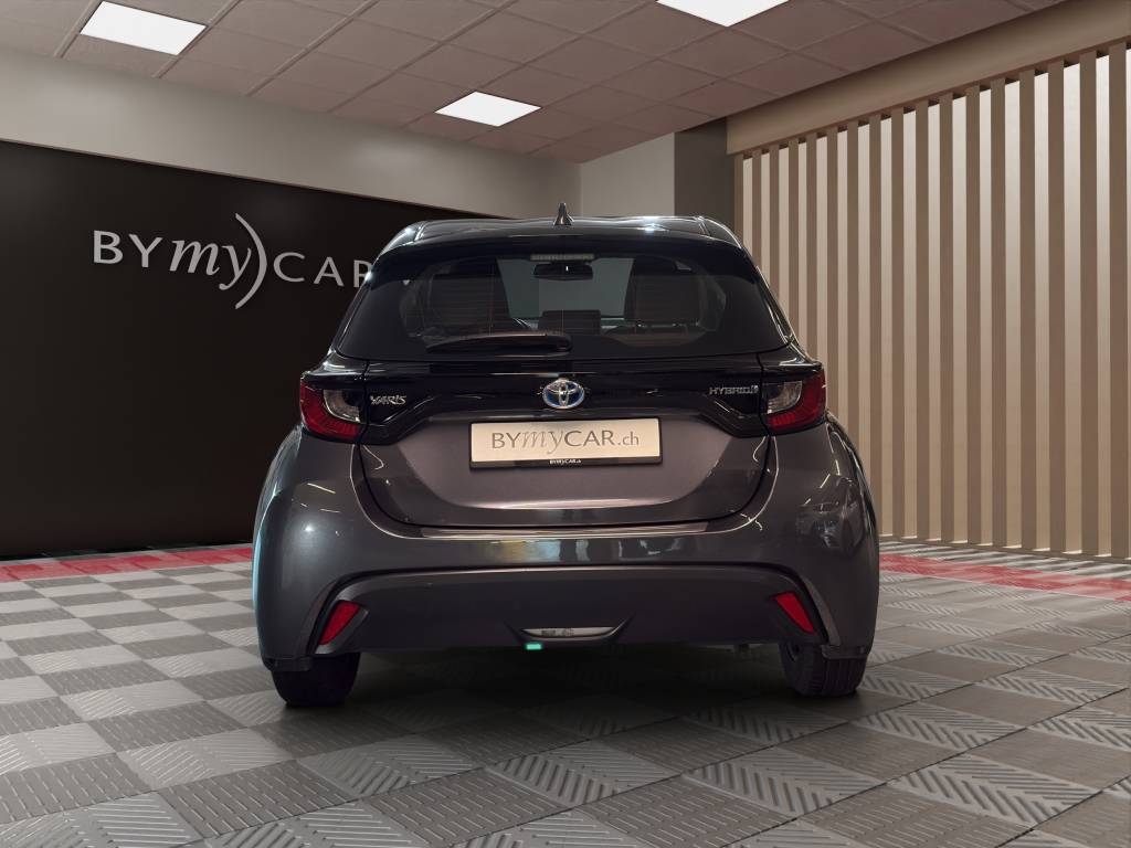 TOYOTA Yaris 1.5 Comfort e-CVT-image-13