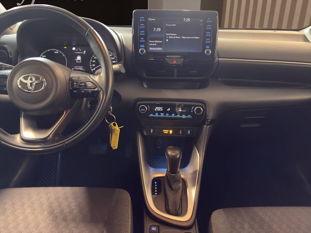 TOYOTA Yaris 1.5 Comfort e-CVT-image-14