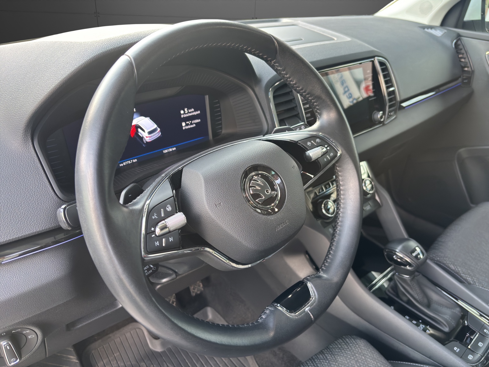 SKODA Karoq 2.0 TDI CR Style 4x4 DSG-image-3