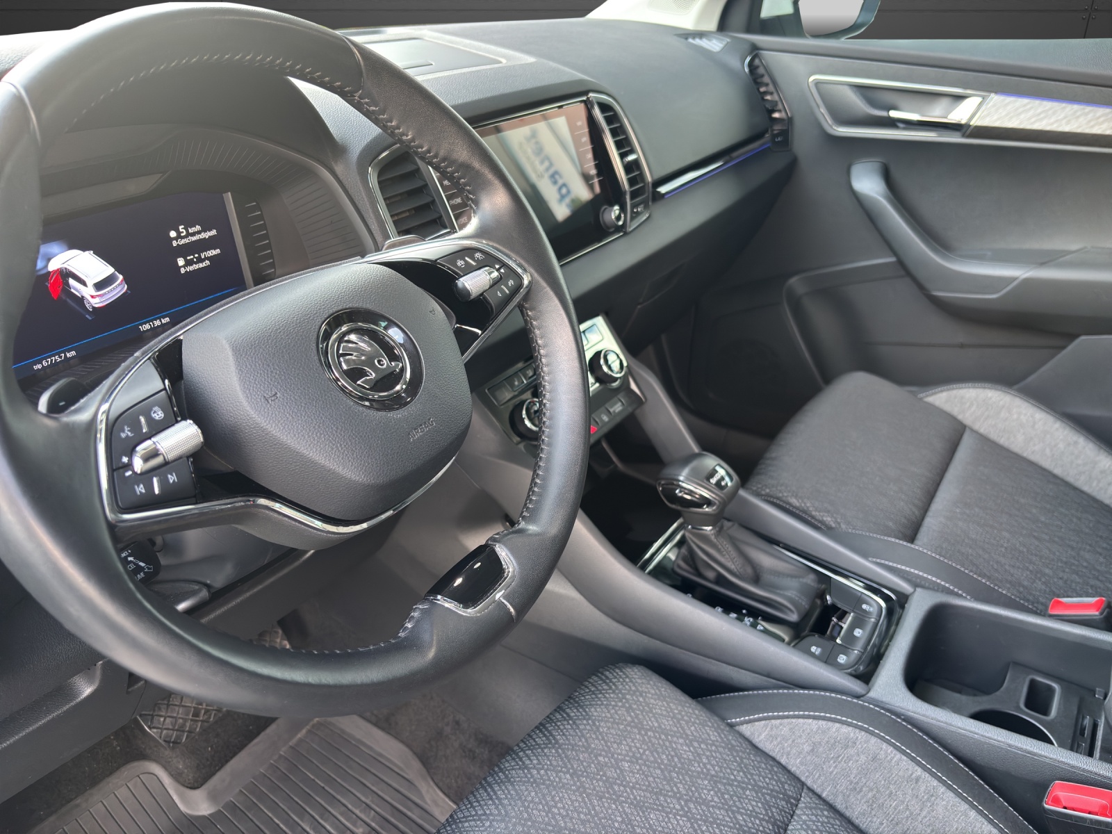 SKODA Karoq 2.0 TDI CR Style 4x4 DSG-image-4