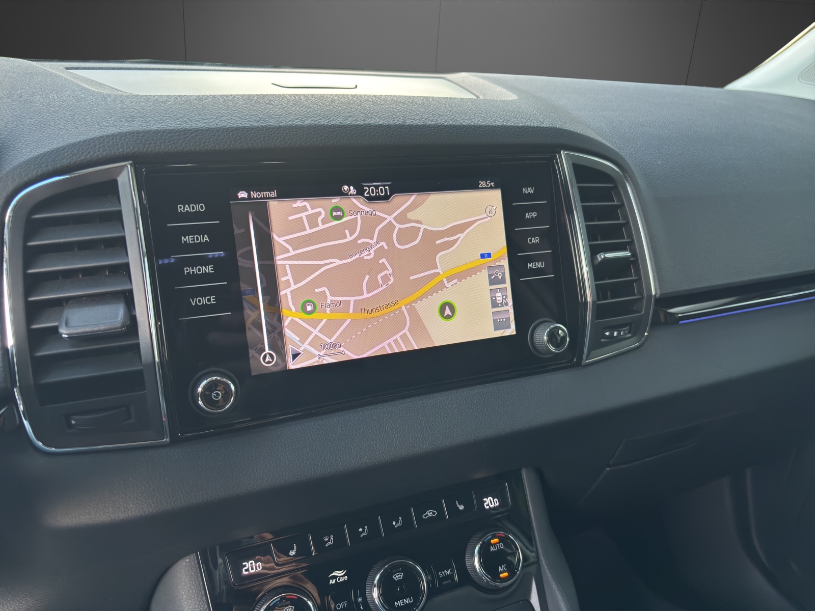 SKODA Karoq 2.0 TDI CR Style 4x4 DSG-image-9
