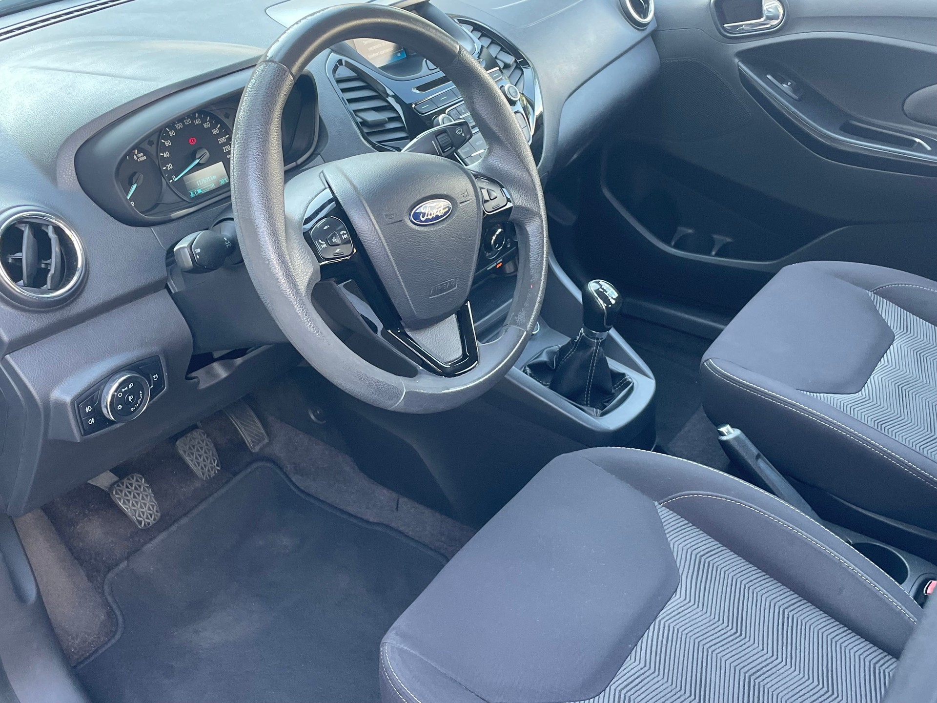 FORD KA+ 1.2 Ti-VCT White Edition-image-3